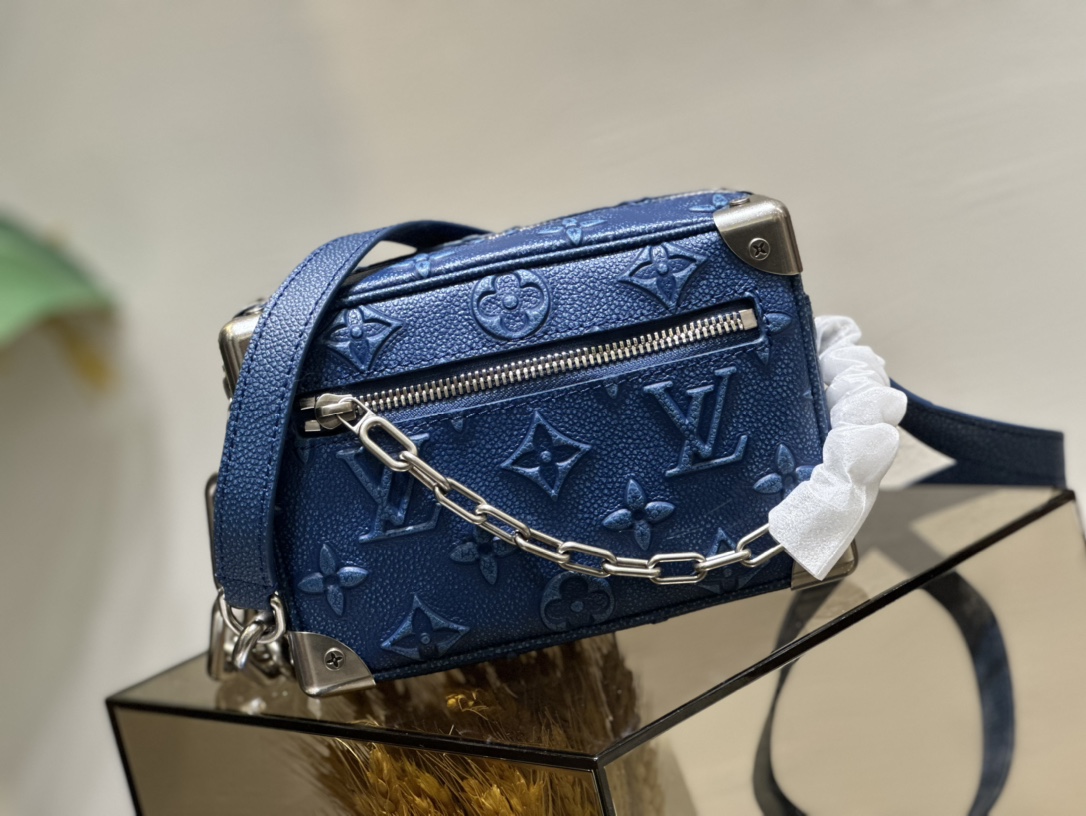 ルイ・ヴィトン Mini Soft Trunk チェーンショルダーバッグ ブルー 詳細画像 2