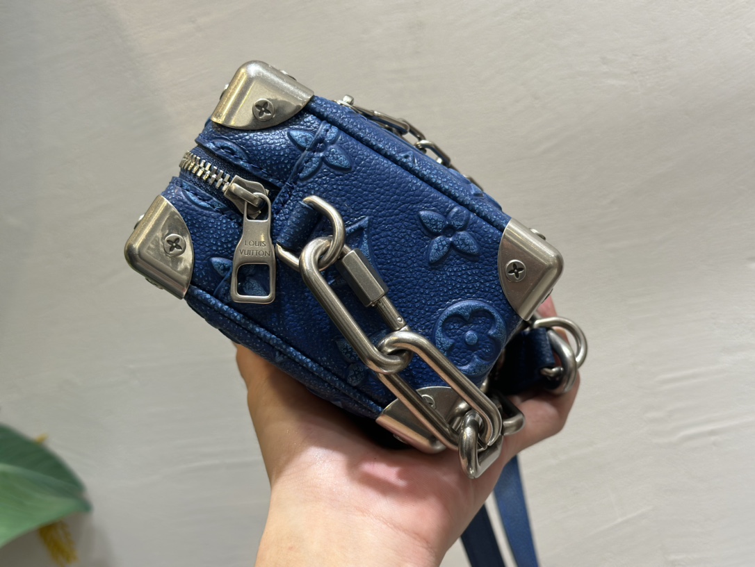 ルイ・ヴィトン Mini Soft Trunk チェーンショルダーバッグ ブルー 詳細画像 3