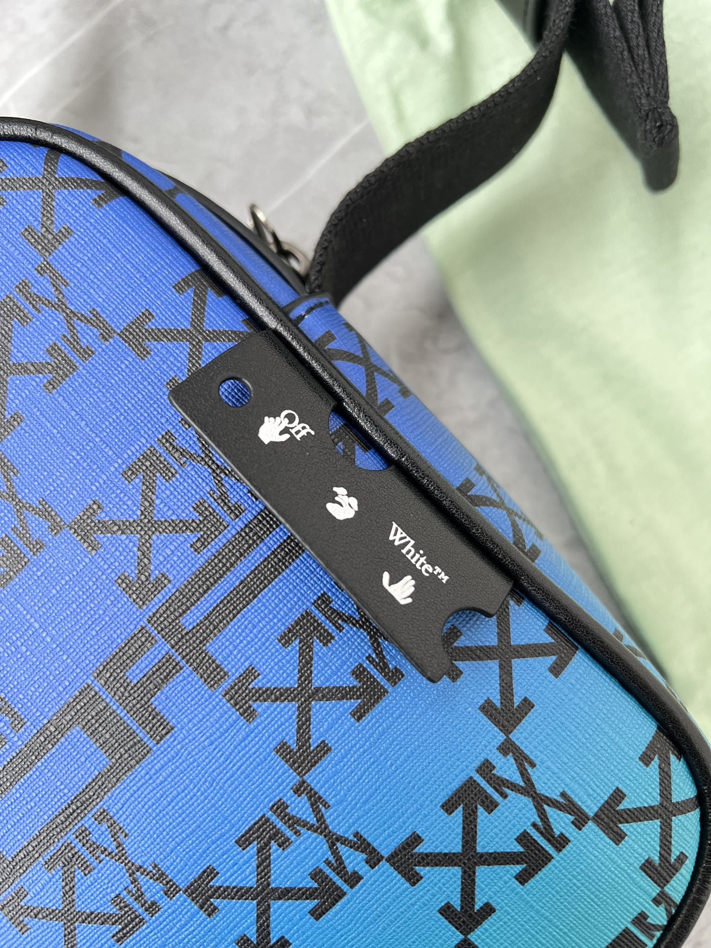 オフホワイト Arrows プリント レザー クロスボディ ミニバッグ ブルー 詳細画像 3