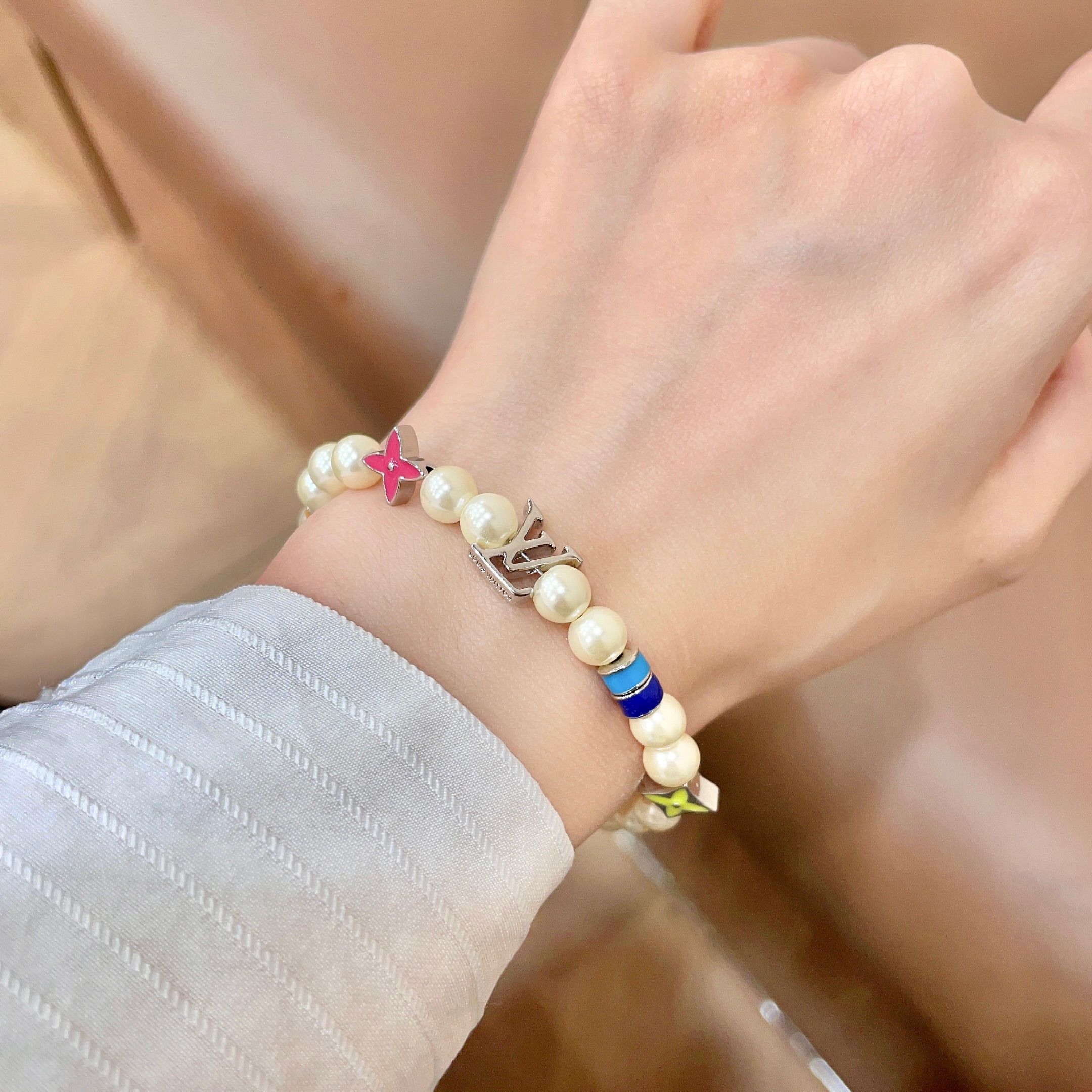 ルイ・ヴィトン ダブルフラワー LVチャーム ブレスレット 詳細画像 2
