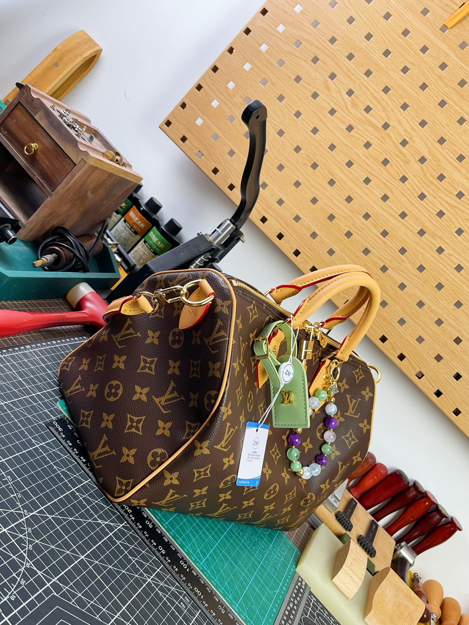 ルイ・ヴィトン Speedy Soft 30 Lucky ハンドバッグ モノグラム ブラウン 詳細画像 3