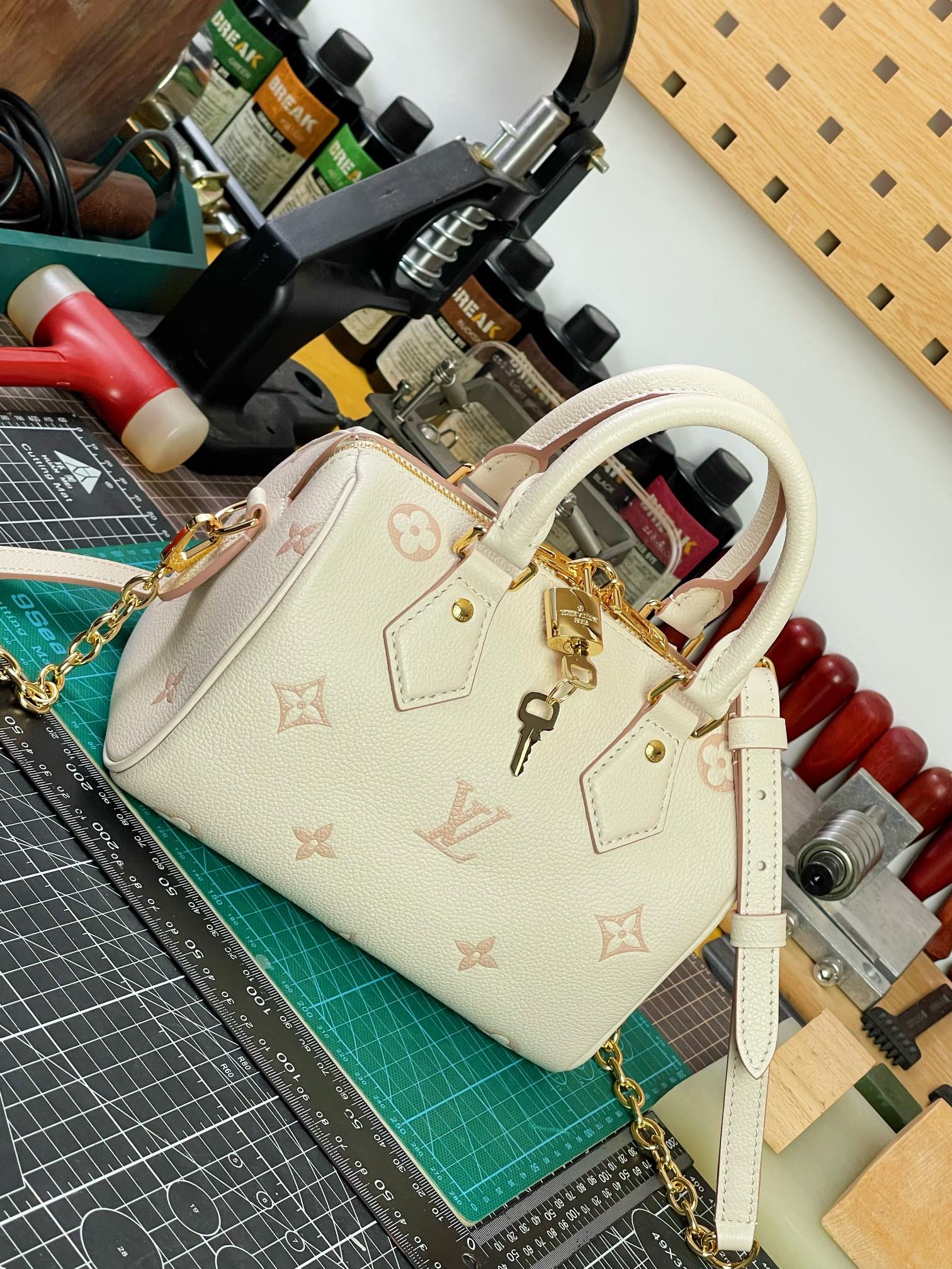 ルイ・ヴィトン Speedy Bandoulière 20 モノグラム・アンプラント ホワイト 詳細画像 1