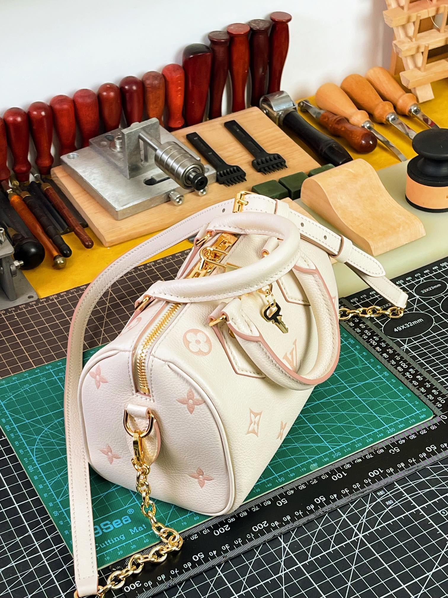 ルイ・ヴィトン Speedy Bandoulière 20 モノグラム・アンプラント ホワイト 詳細画像 3