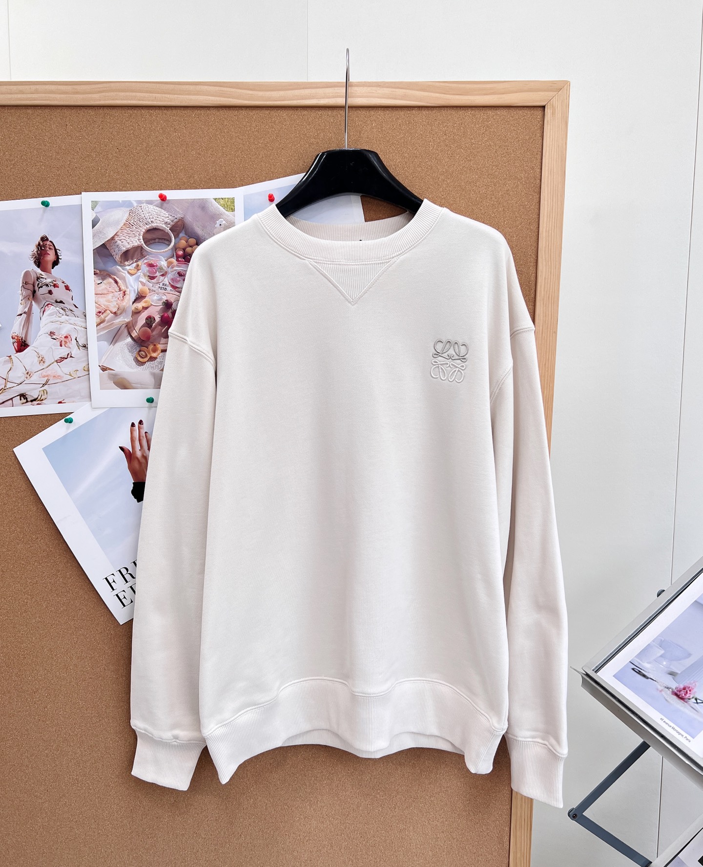 ロエベ ウォッシュグラデーション アナグラム刺繍 クルーネック スウェット ブルー ホワイト L778270 詳細画像 1