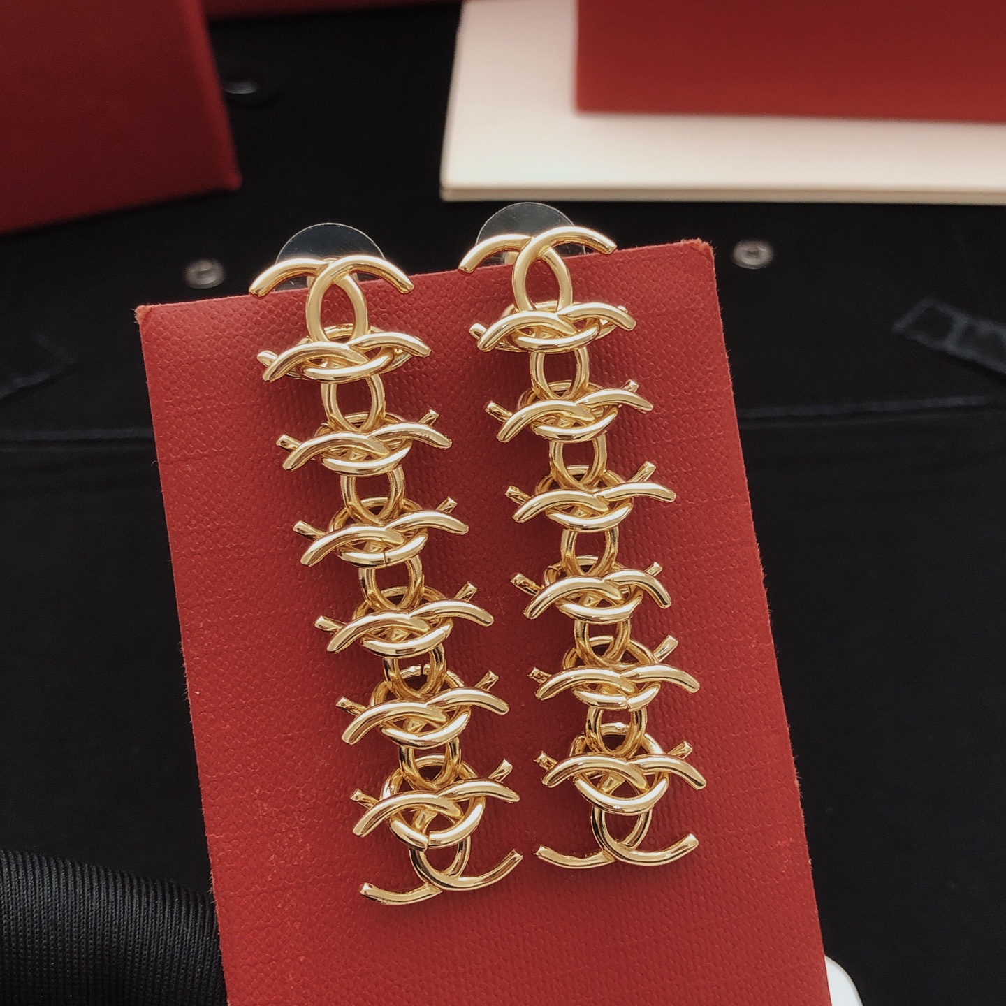 シャネル 重ね付け風 光沢 タッセル ピアス 詳細画像 1