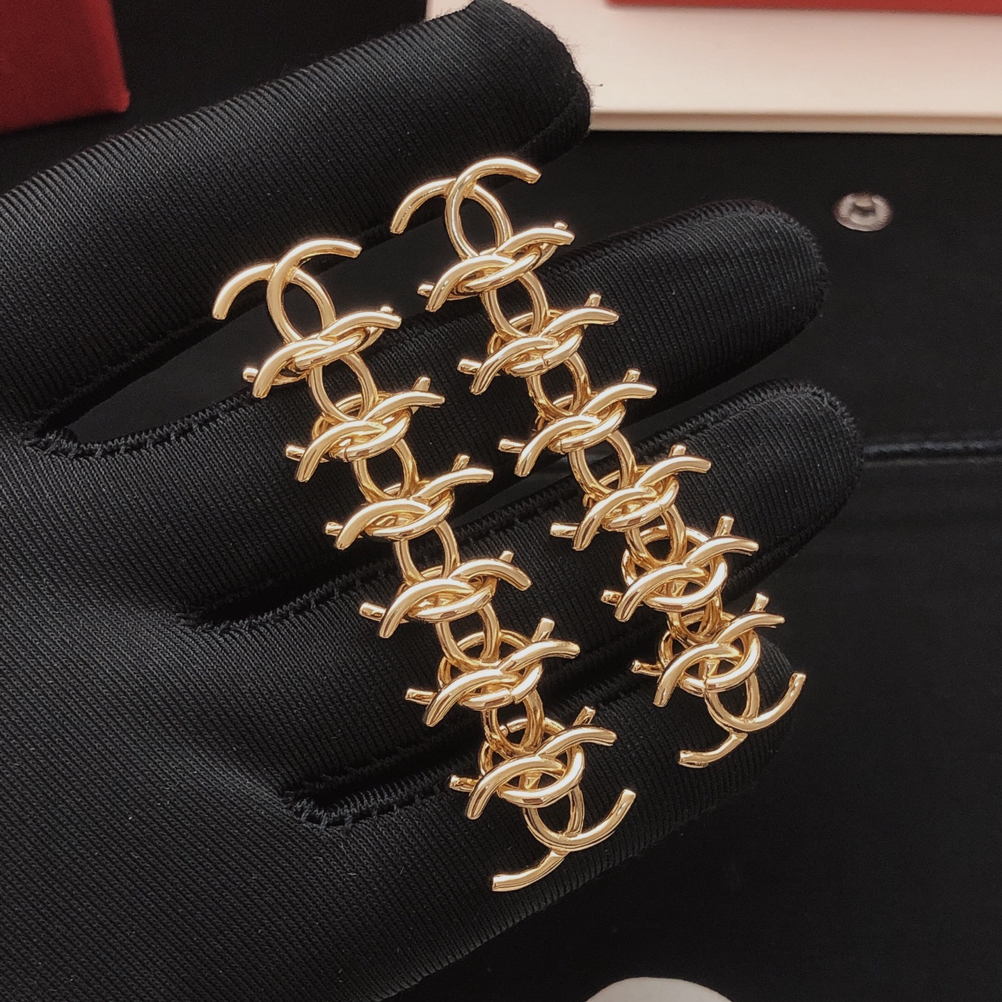 シャネル 重ね付け風 光沢 タッセル ピアス 詳細画像 2