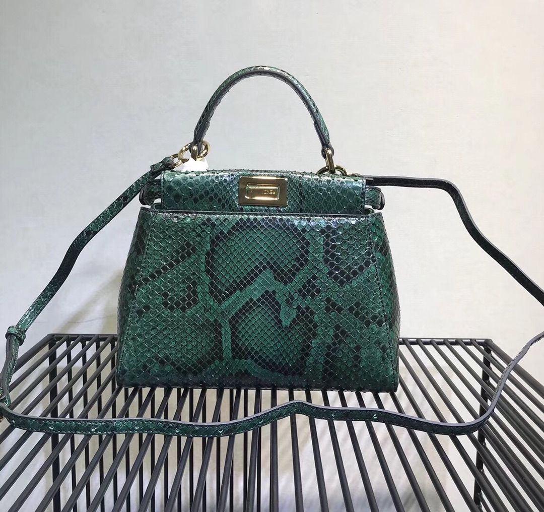 フェンディ Peekaboo パイソン ハンドバッグ グリーン 詳細画像 1