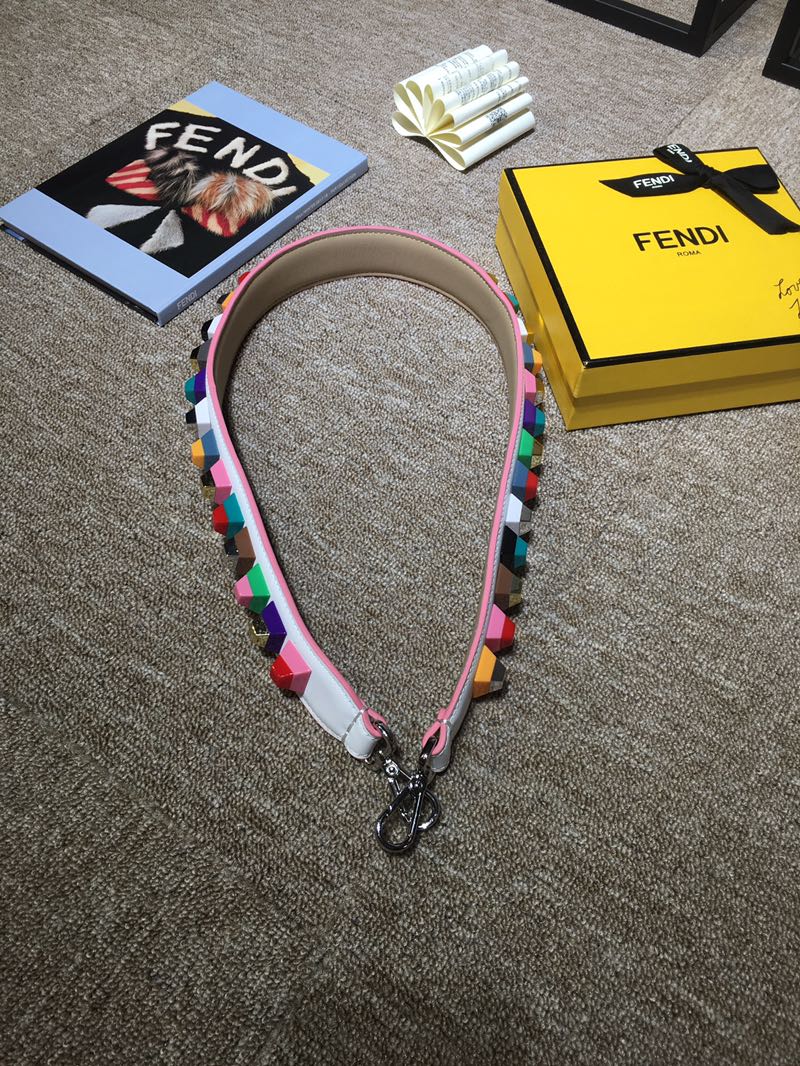 フェンディ STRAP YOU ショルダーストラップ ホワイトレザー マルチカラーピラミッドスタッズ ピンクエッジ 詳細画像 3