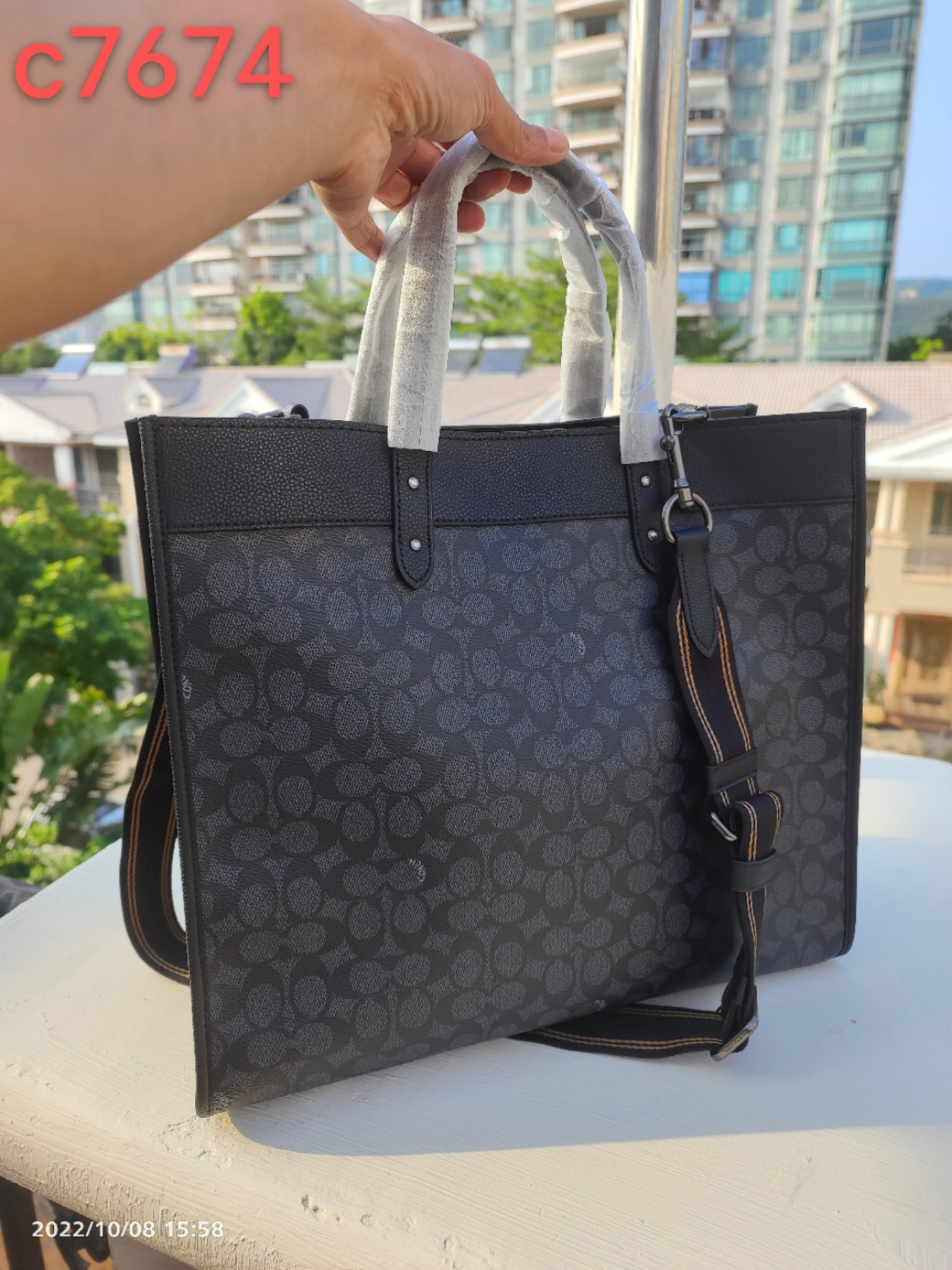 コーチ Field Tote 40 シグネチャーキャンバス チャコールブラック 詳細画像 1