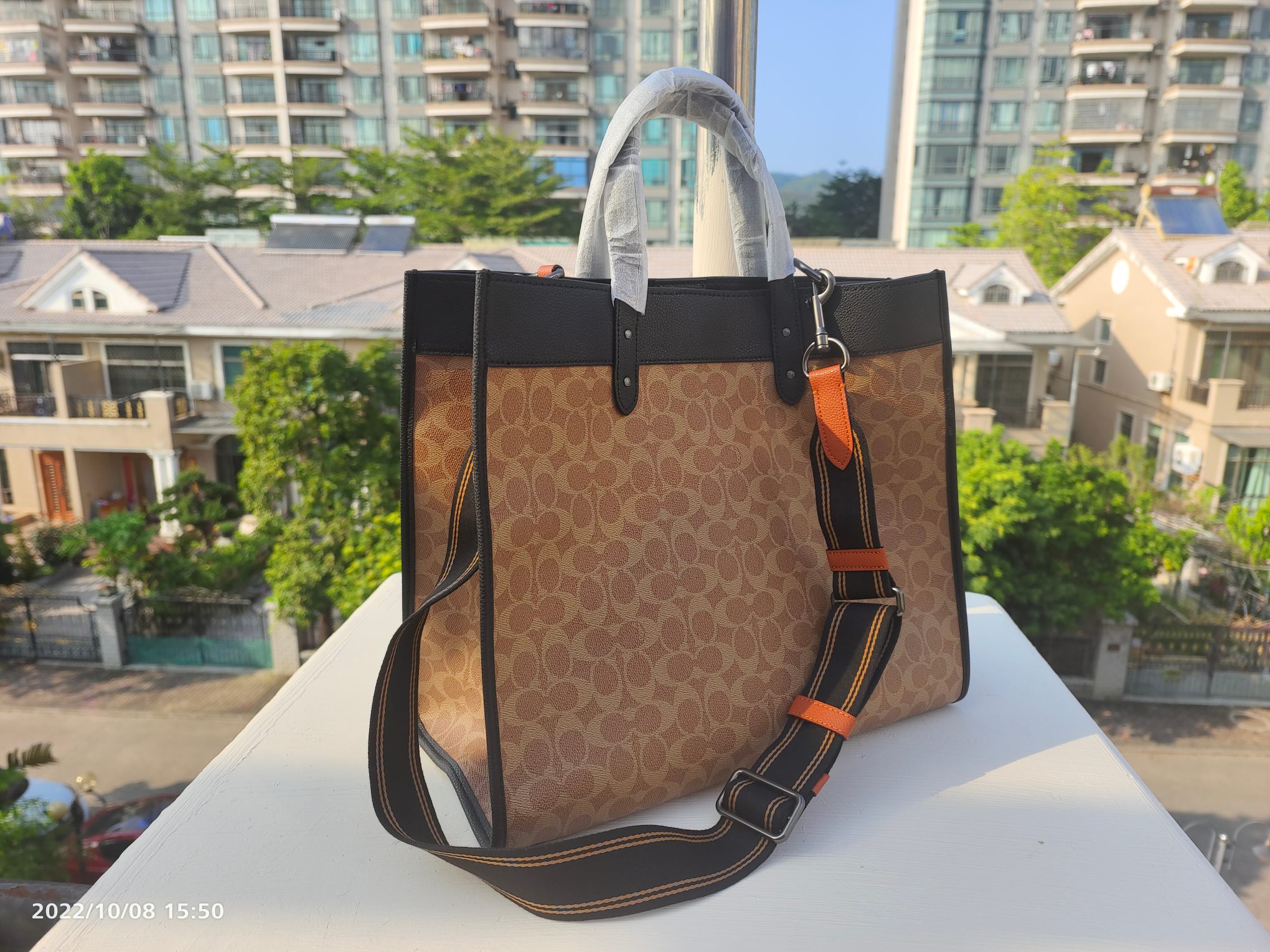 コーチ Field Tote 40 シグネチャー キャンバス トートバッグ ブラウン×ブラック 詳細画像 2