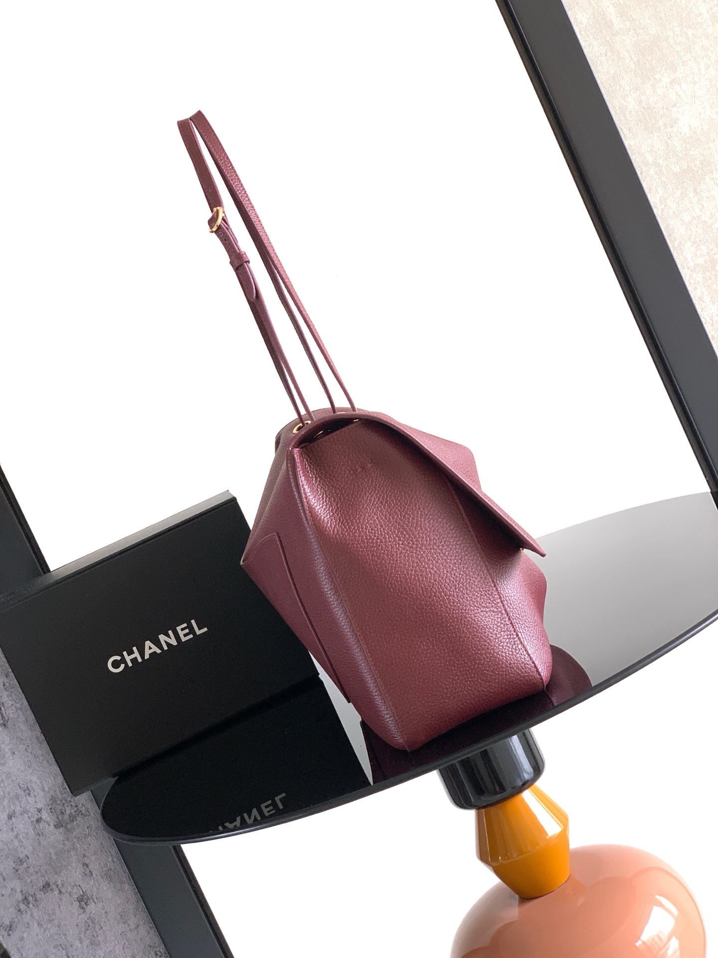 シャネル CF Maxi チェーンフラップバッグ ラージ ワインレッド ゴールド金具 AS6230 詳細画像 3