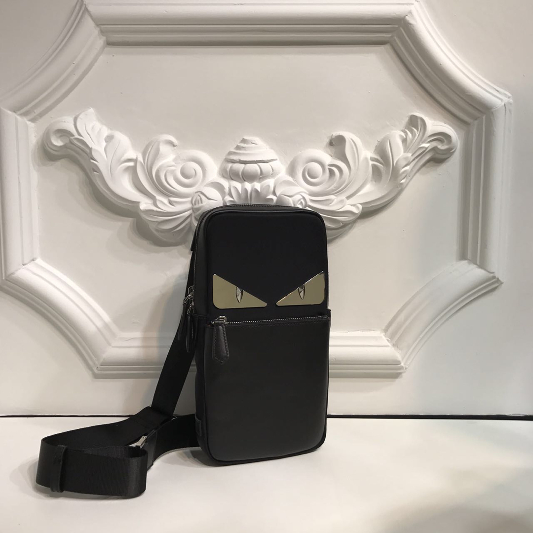 フェンディ Bag Bugs 長方形 バックパック ブラック 詳細画像 2