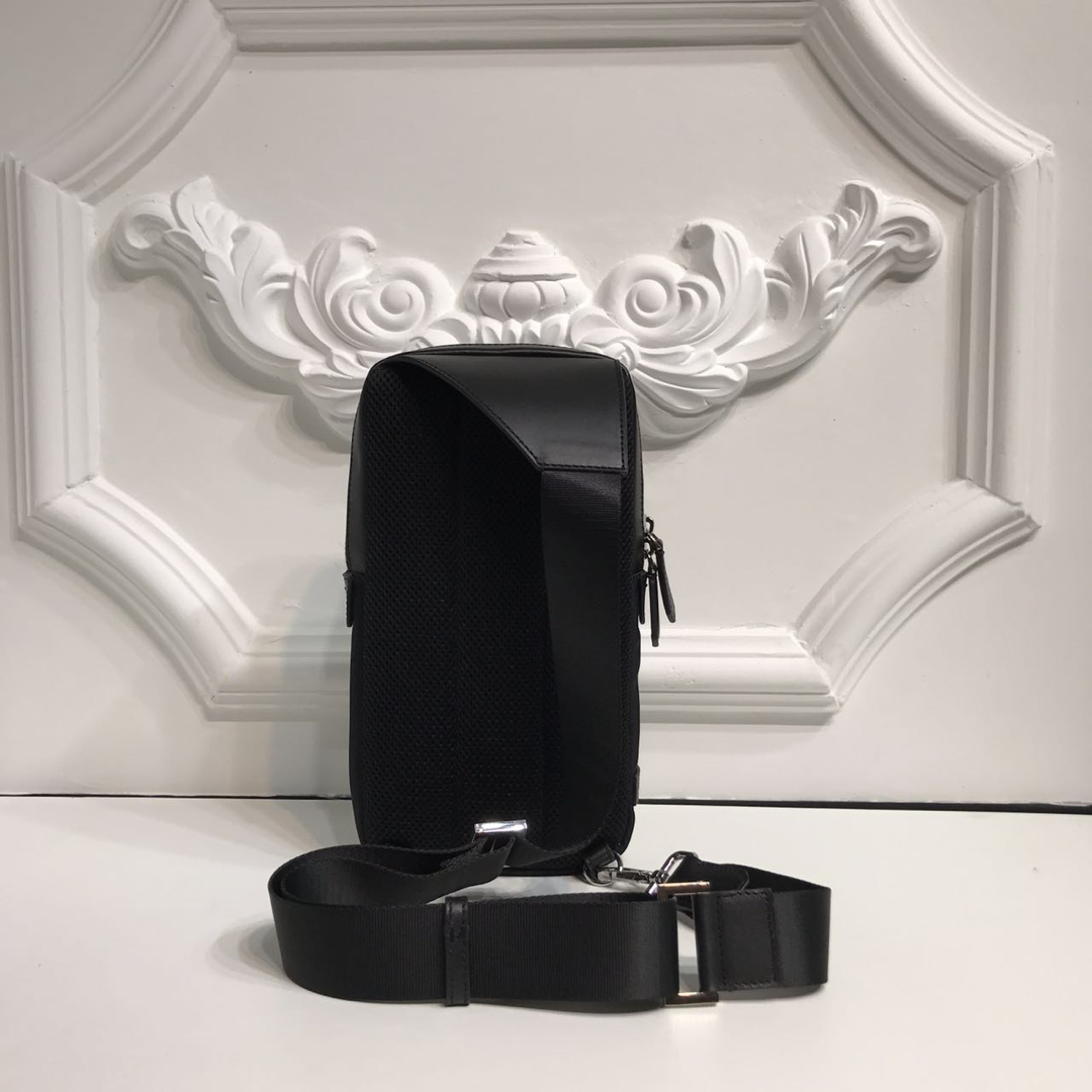 フェンディ Bag Bugs 長方形 バックパック ブラック 詳細画像 3