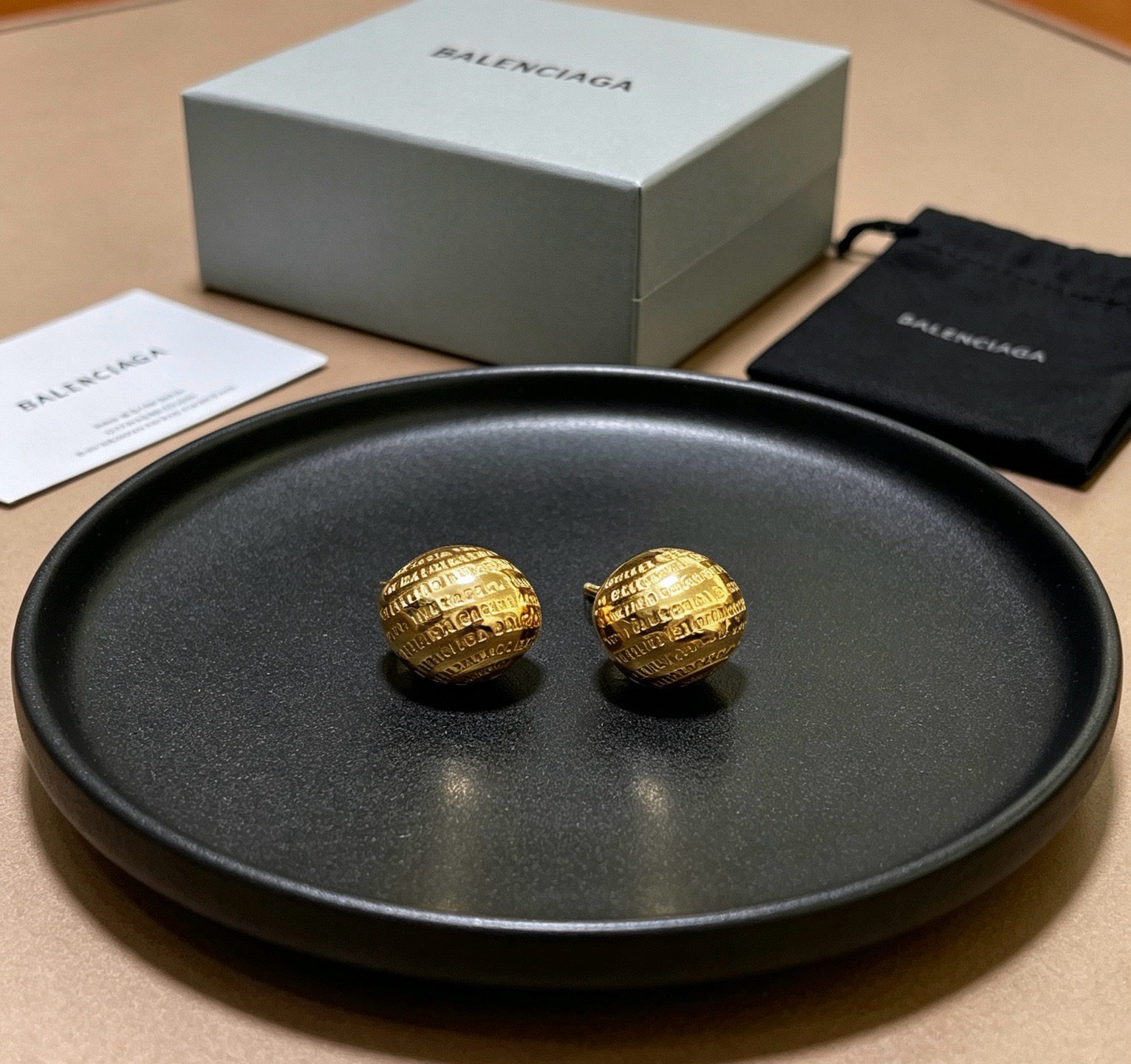 バレンシアガ 重ね付け風 フープデザイン スタッドピアス ゴールド 詳細画像 3