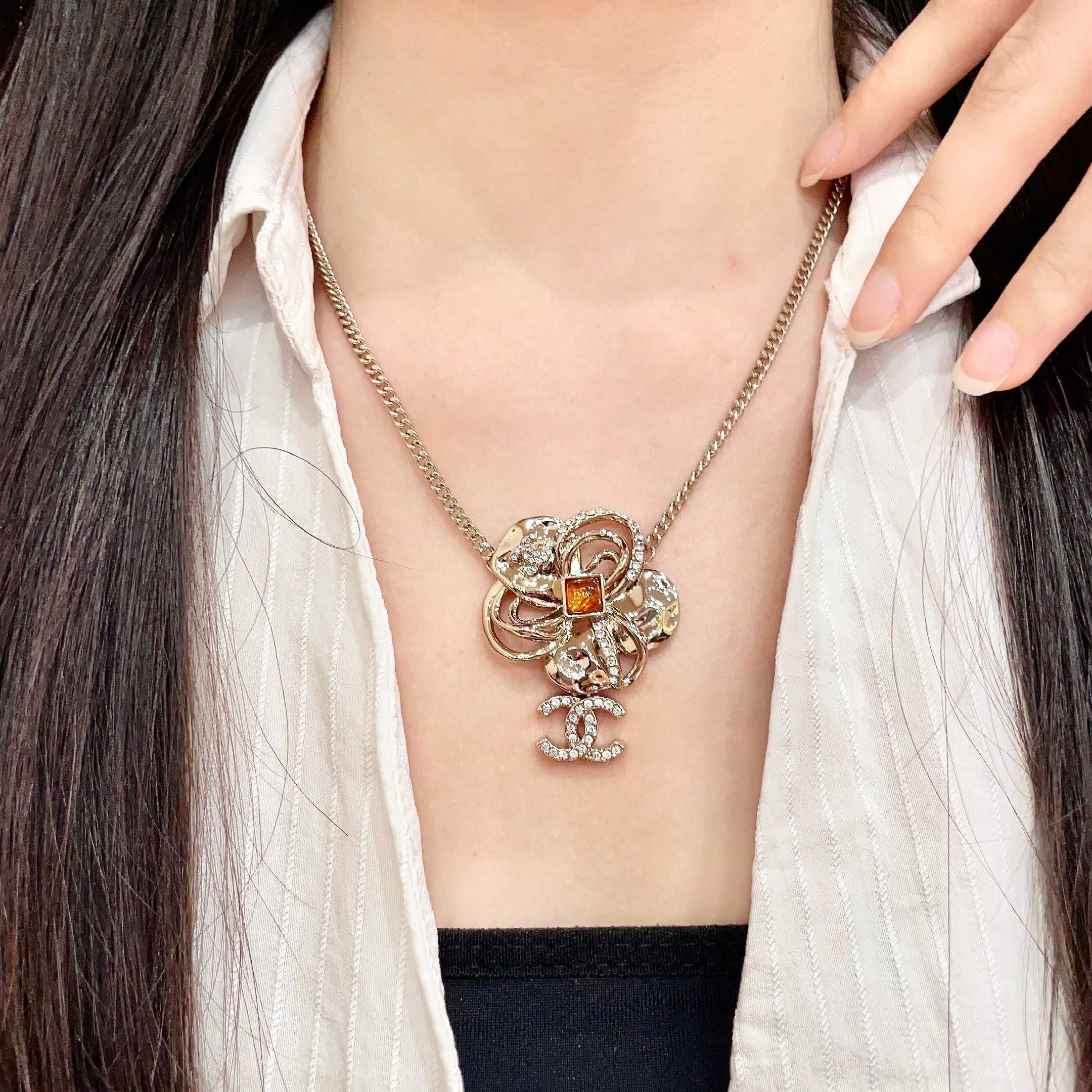 シャネル 中古 カメリア フラワー CCロゴ ペンダント ネックレス ゴールド 詳細画像 1