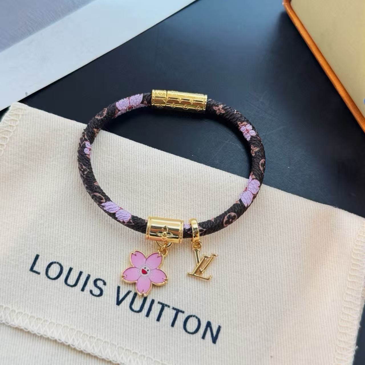 ルイ・ヴィトン チェリーブロッサム リバーシブルブレスレット 詳細画像 1