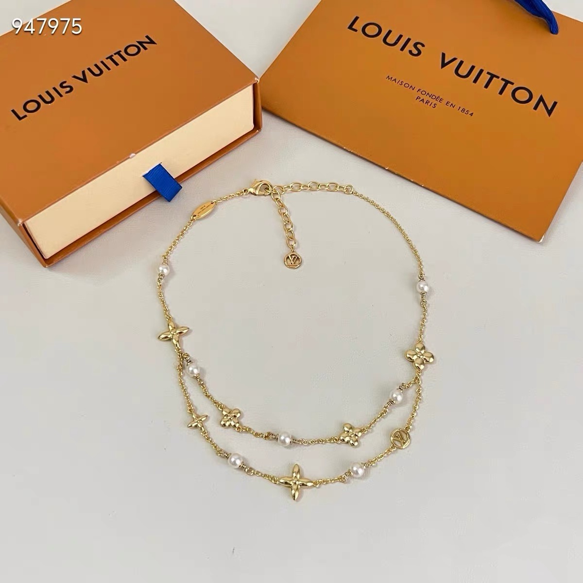 ルイ・ヴィトン Iconic LV クローバー レター ダブルレイヤー ネックレス ゴールド 詳細画像 2