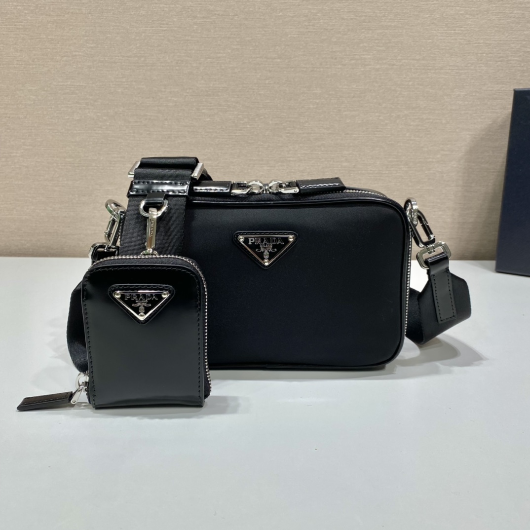 プラダ ナイロン×パテントレザー ミニメッセンジャー ショルダーバッグ 取り外し可能ポーチ付き ブラック 詳細画像 1