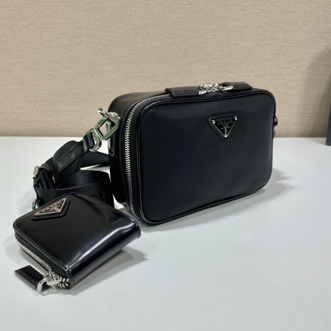 プラダ ナイロン×パテントレザー ミニメッセンジャー ショルダーバッグ 取り外し可能ポーチ付き ブラック 詳細画像 2