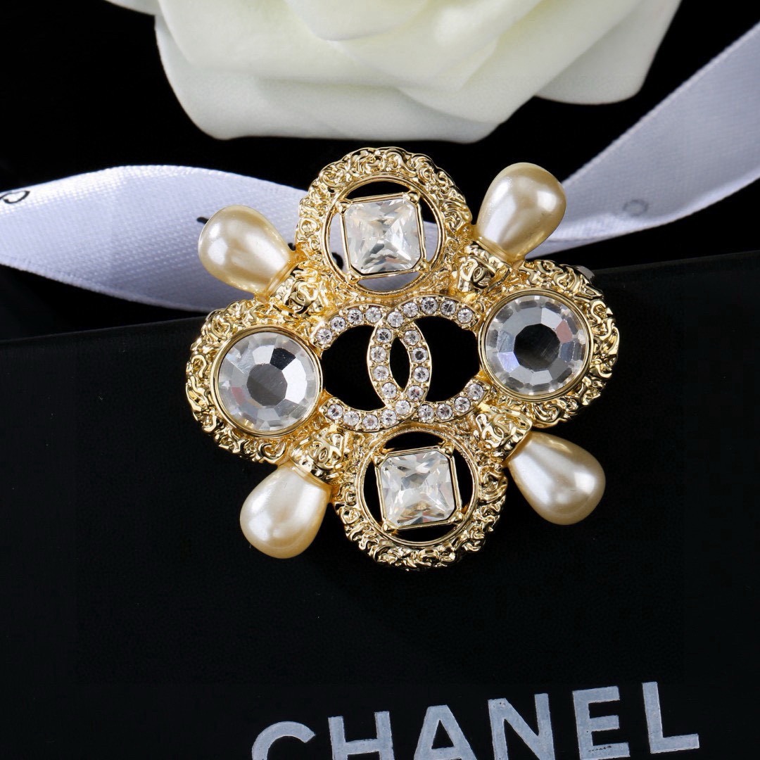 シャネル パール クリスタル クローバーモチーフ ブローチ ゴールド 詳細画像 1