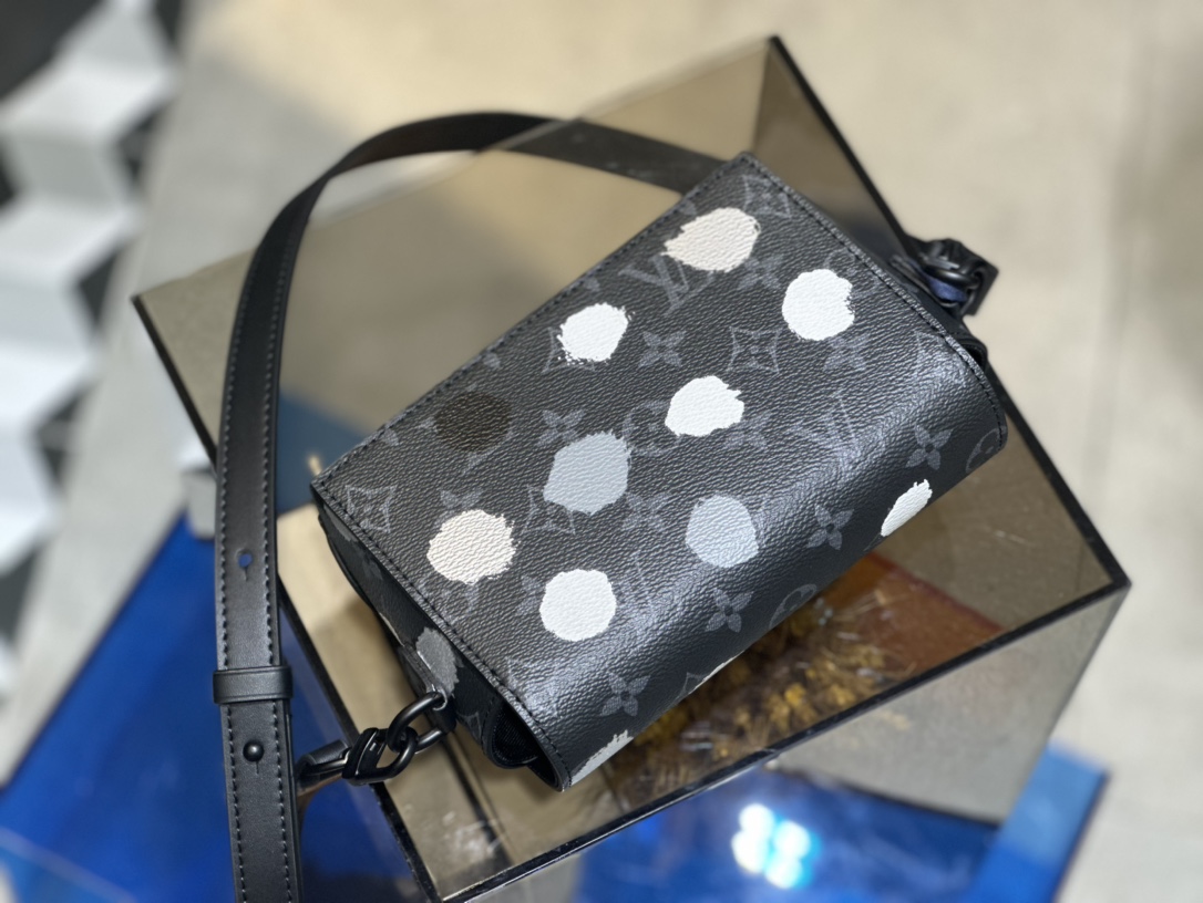 ルイ・ヴィトン Steamer チェーン ボックス フラップ クロスボディバッグ モノグラム・エクリプス ブラックフローラル 詳細画像 3