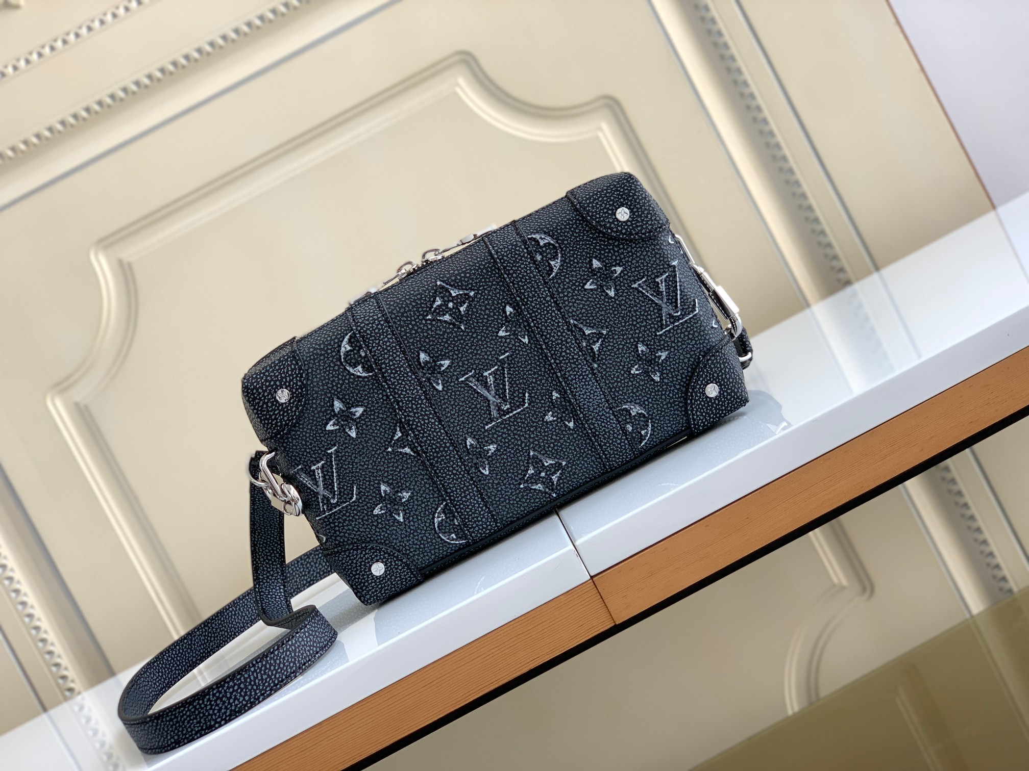 ルイ・ヴィトン Mini Soft Trunk ハンドバッグ ブラック 詳細画像 1