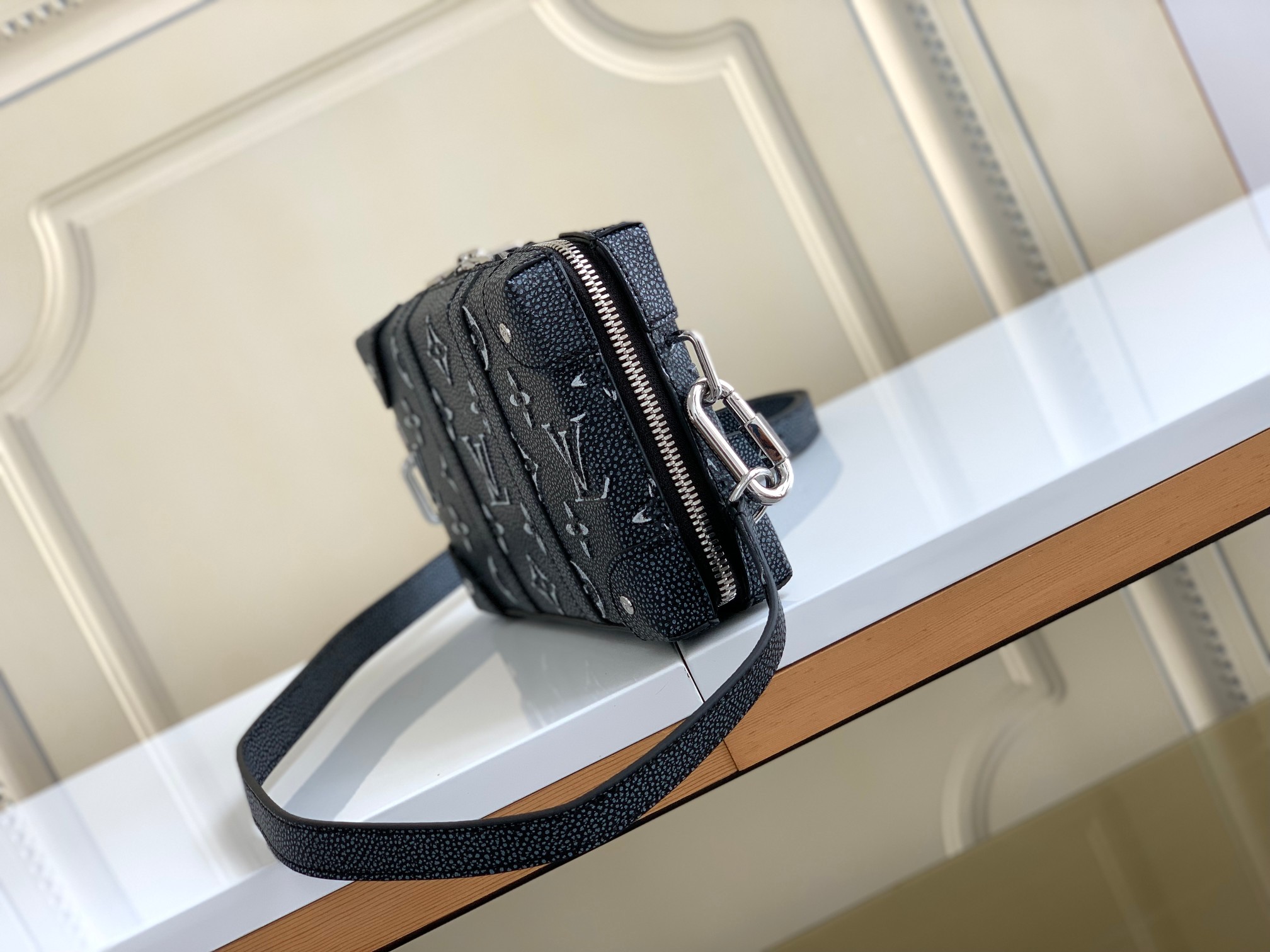 ルイ・ヴィトン Mini Soft Trunk ハンドバッグ ブラック 詳細画像 2