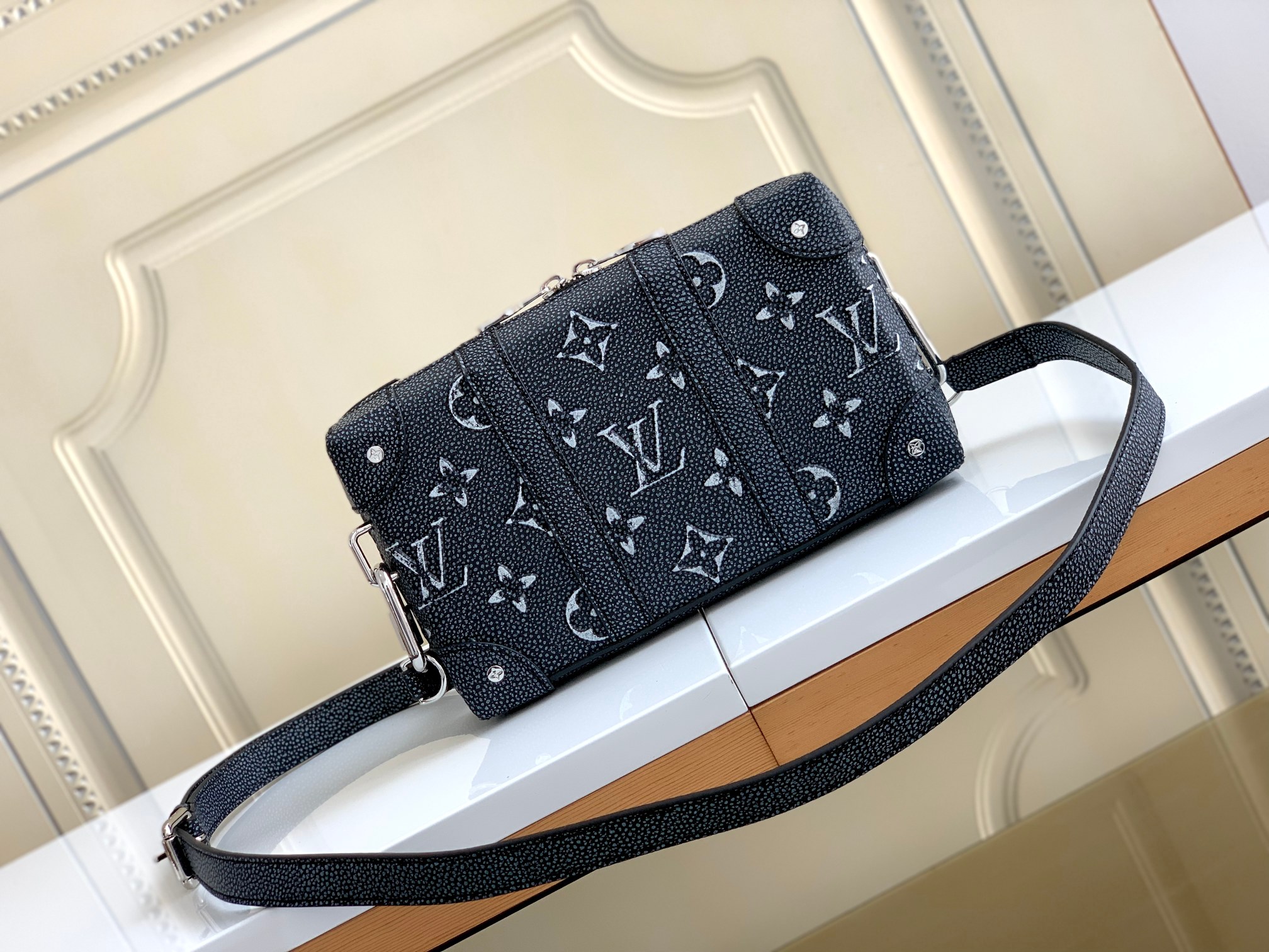 ルイ・ヴィトン Mini Soft Trunk ハンドバッグ ブラック 詳細画像 3