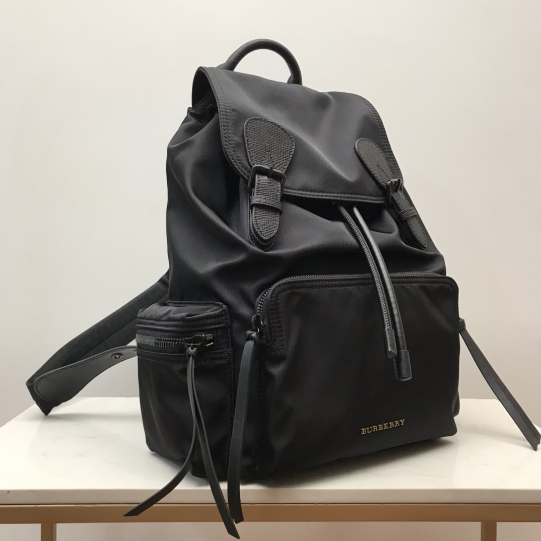 バーバリー The Rucksack ミリタリーバックパック ラージ ブラック 詳細画像 3