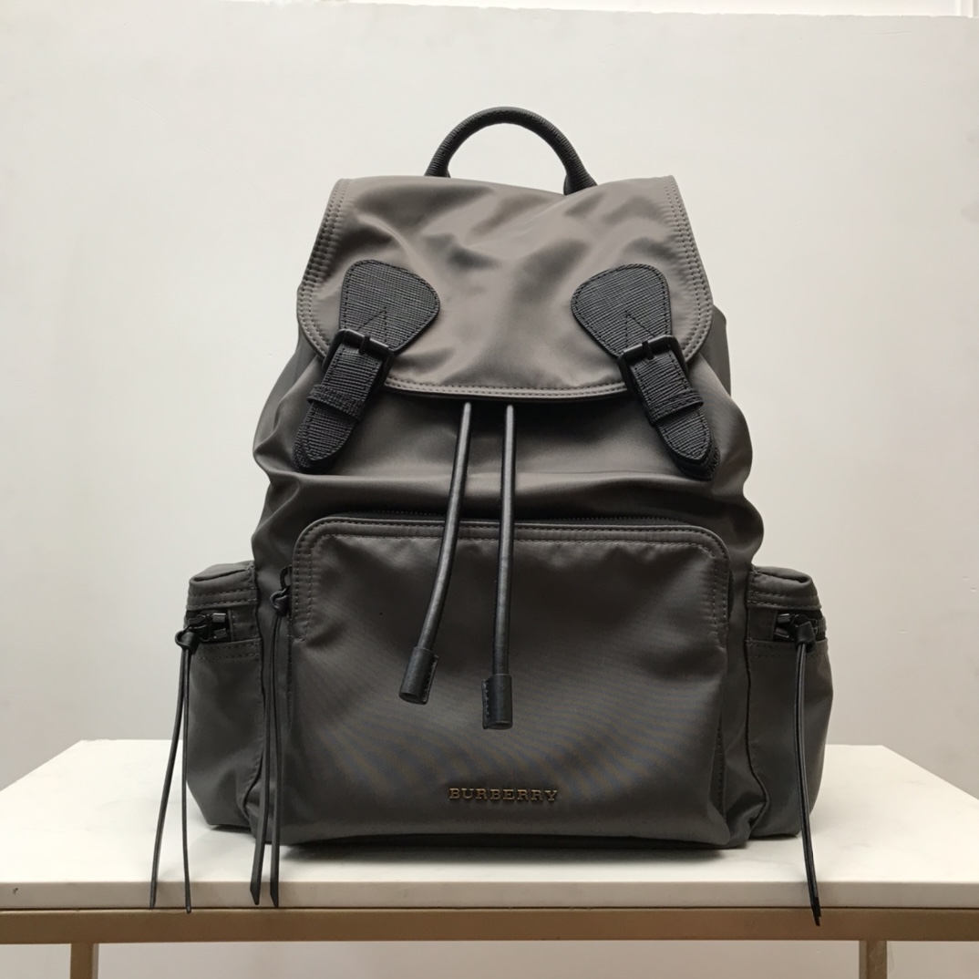 バーバリー The Rucksack ラージ バックパック グレー 詳細画像 1