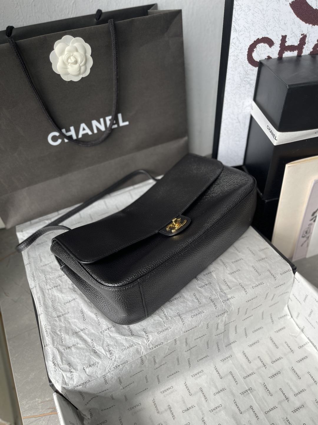 シャネル 26S Maxi エアポートバッグ CF フラップ ショルダーバッグ AS6231 ブラック 詳細画像 3