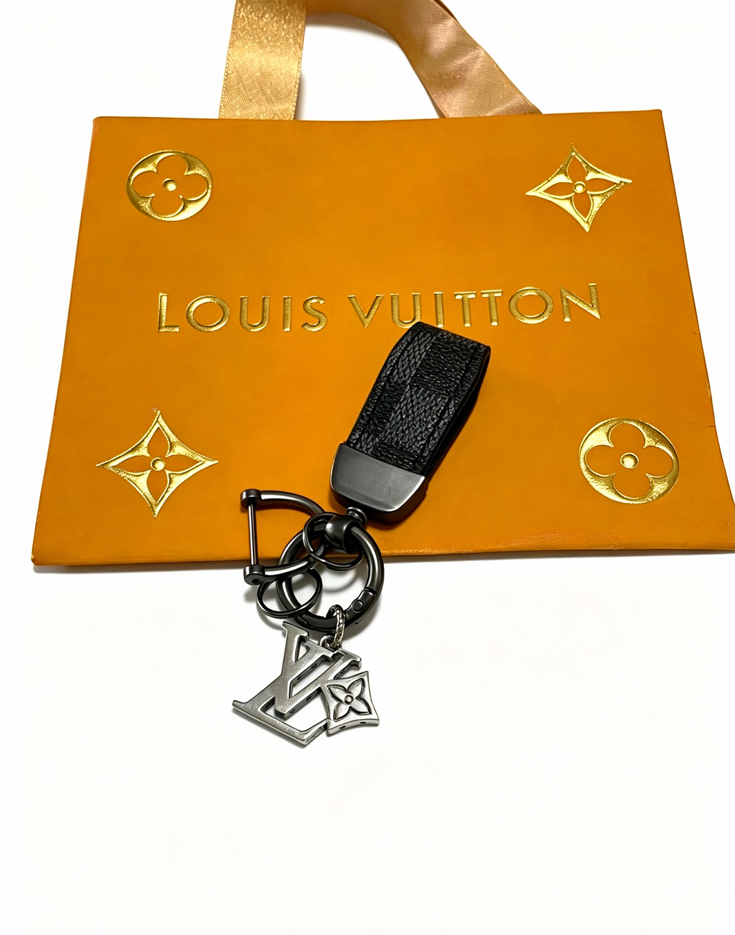 ルイ・ヴィトン LV キーホルダー バッグチャーム Anger Forest シリーズ ブラック 詳細画像 2