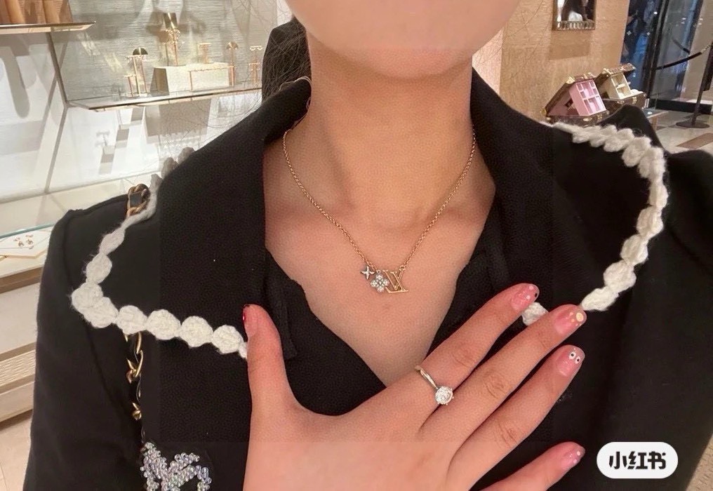 ルイ・ヴィトン LV Twig ネックレス ゴールド 抛光仕上げ フラワーモチーフチャーム付きチェーン 詳細画像 2