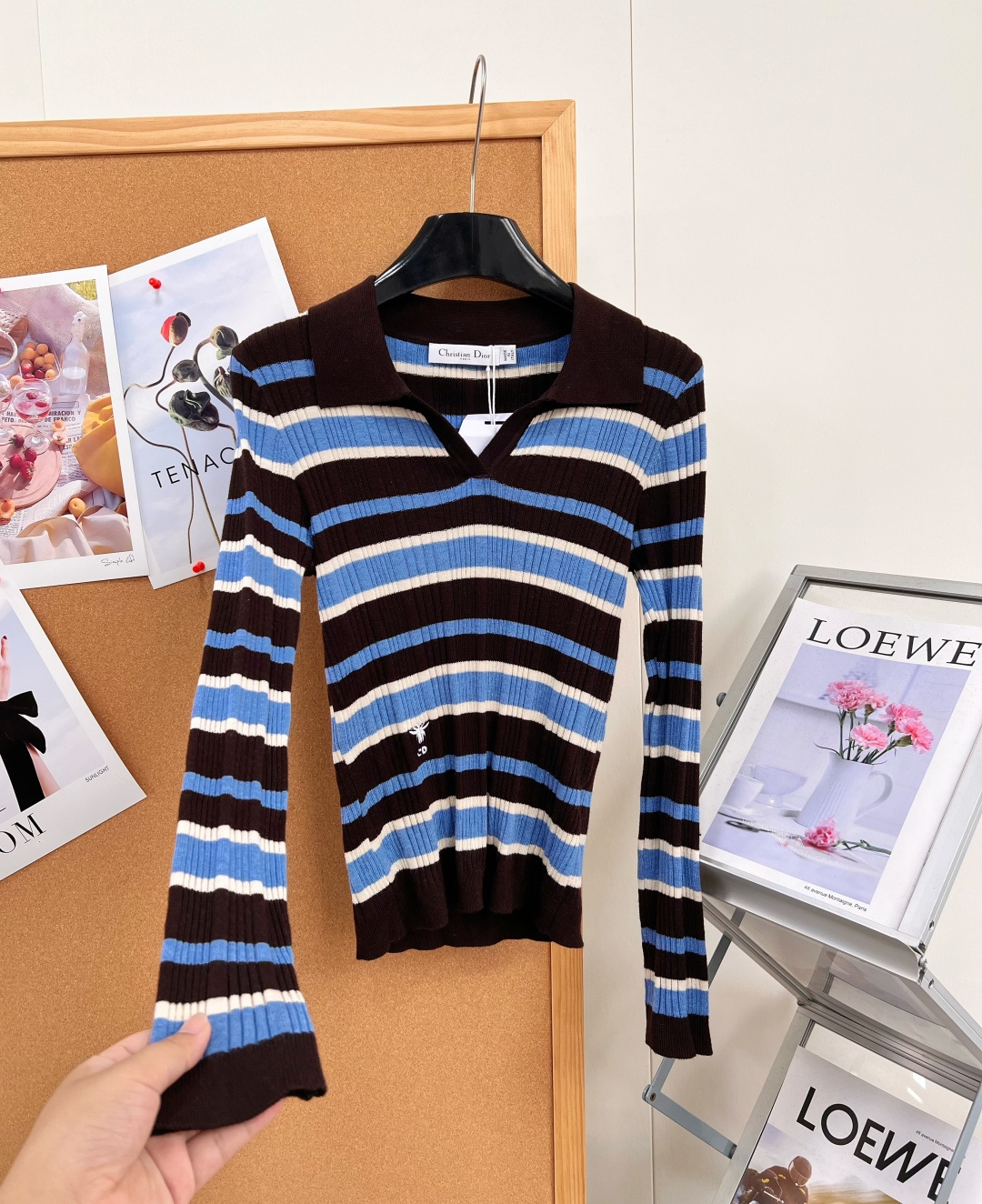 ディオール 配色ストライプ ポロ襟 ミツバチ刺繍 ニットトップス ブルーブラウンストライプ / グレーイエローストライプ 詳細画像 3