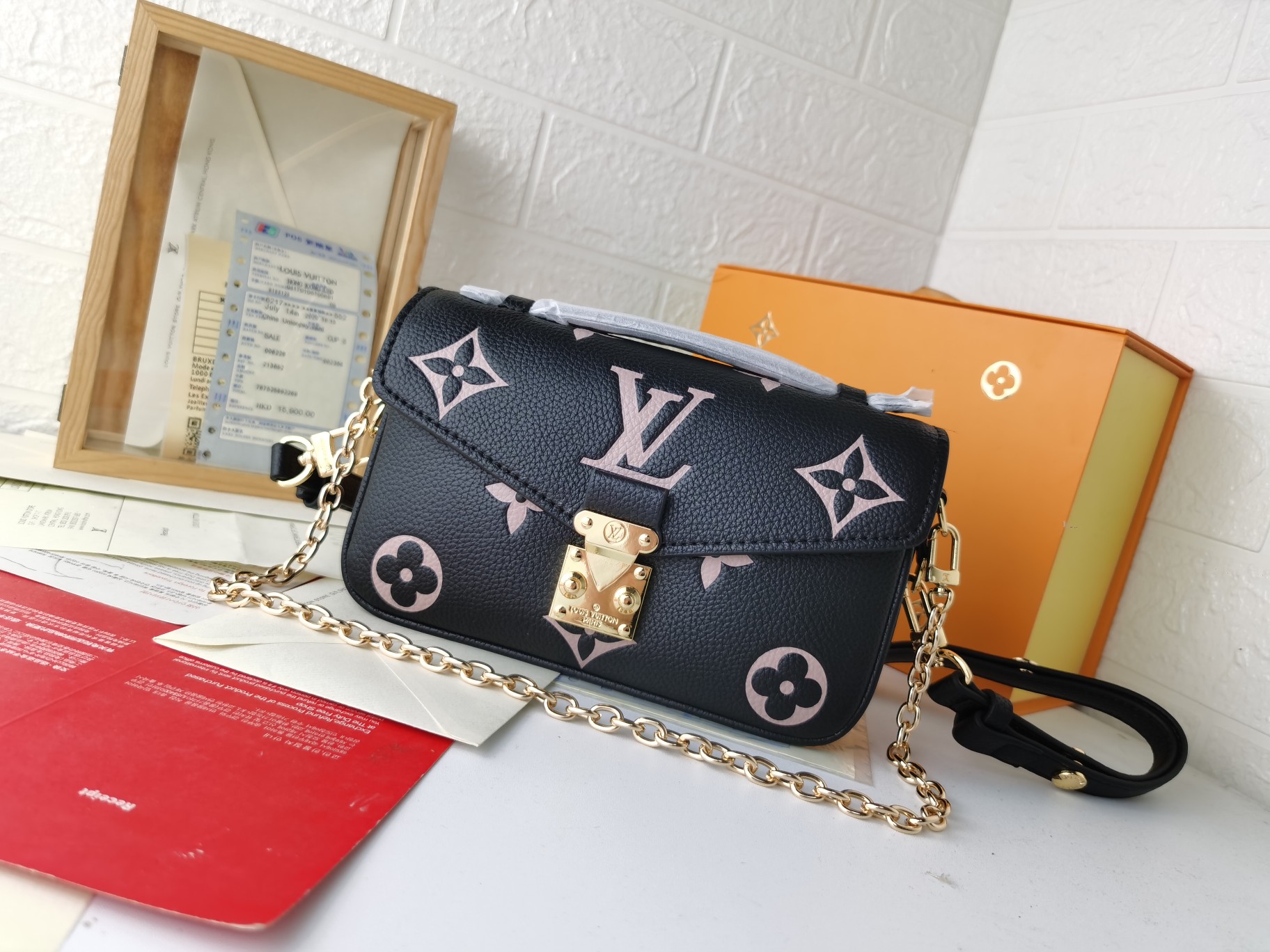 ルイヴィトン Pochette Métis East West レザー チェーン ミニ メッセンジャー ショルダーバッグ ブラック 詳細画像 2
