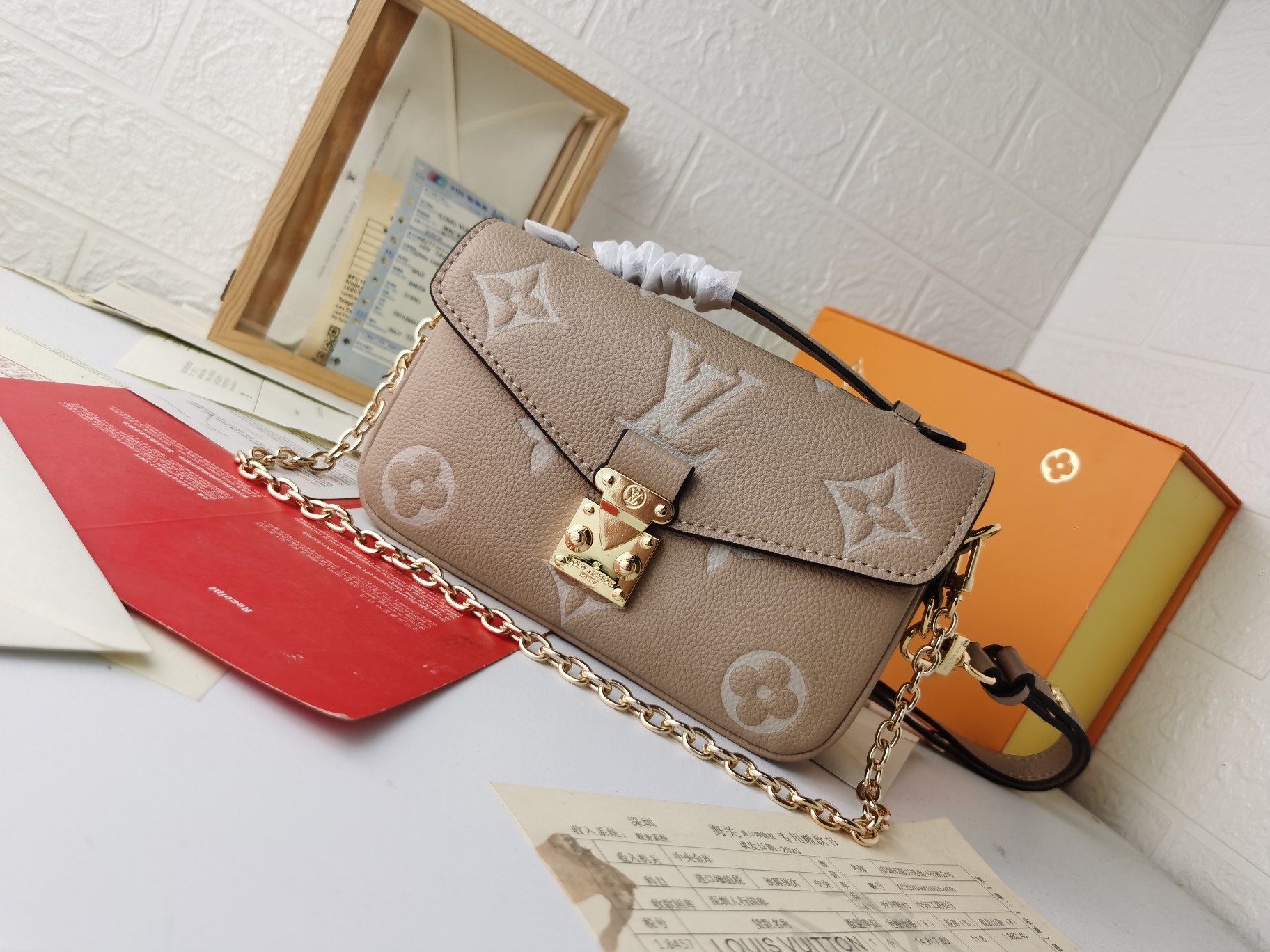 ルイヴィトン Pochette Métis East West ミニ チェーンショルダーバッグ グレージュ 詳細画像 2