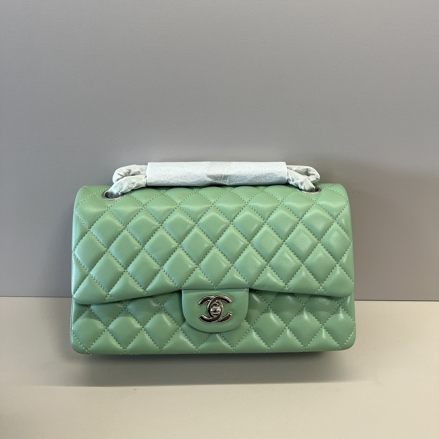 シャネル クラシック フラップ 2.55 チェーンショルダーバッグ 25cm ラムスキン アップルグリーン シルバー金具 詳細画像 2