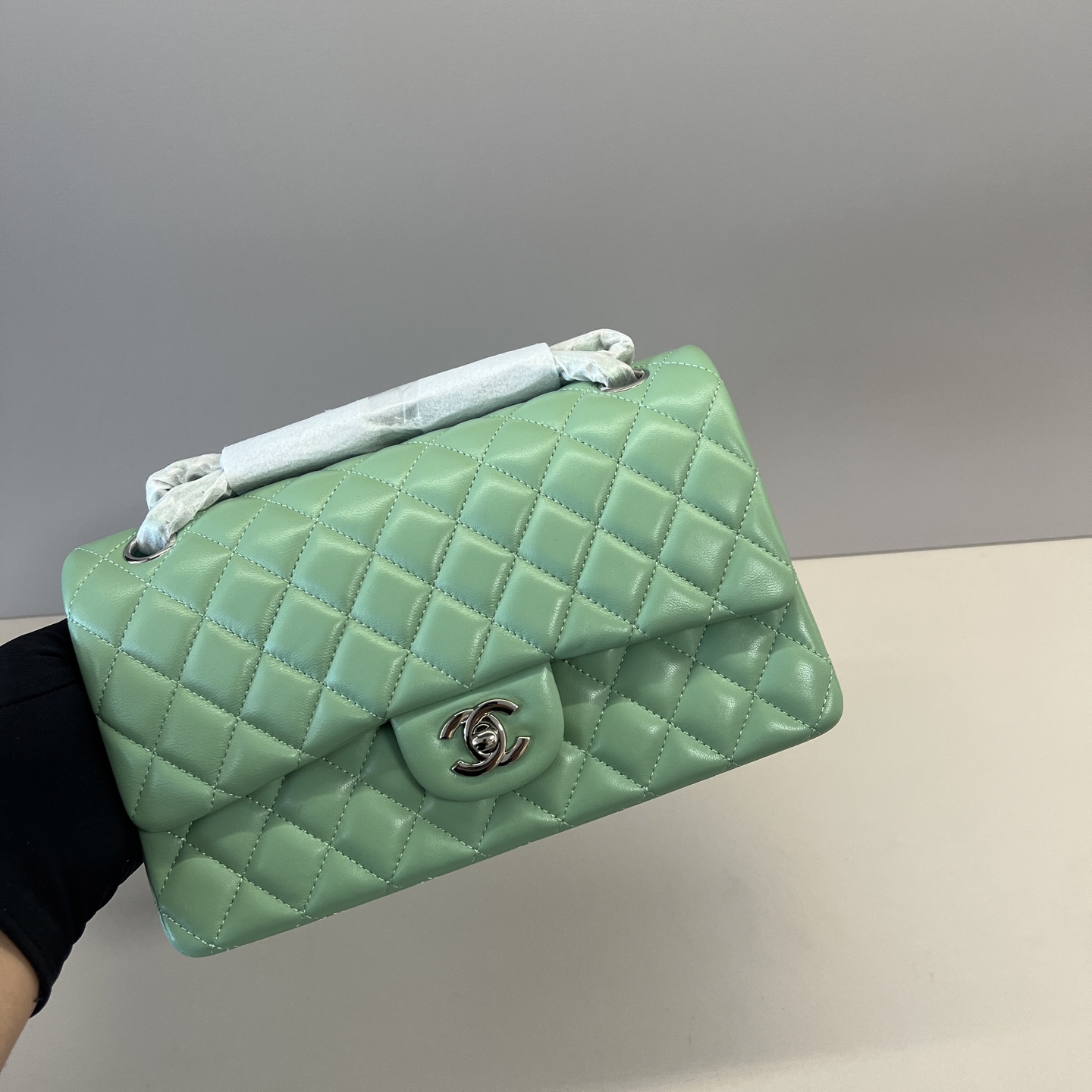 シャネル クラシック フラップ 2.55 チェーンショルダーバッグ 25cm ラムスキン アップルグリーン シルバー金具 詳細画像 3