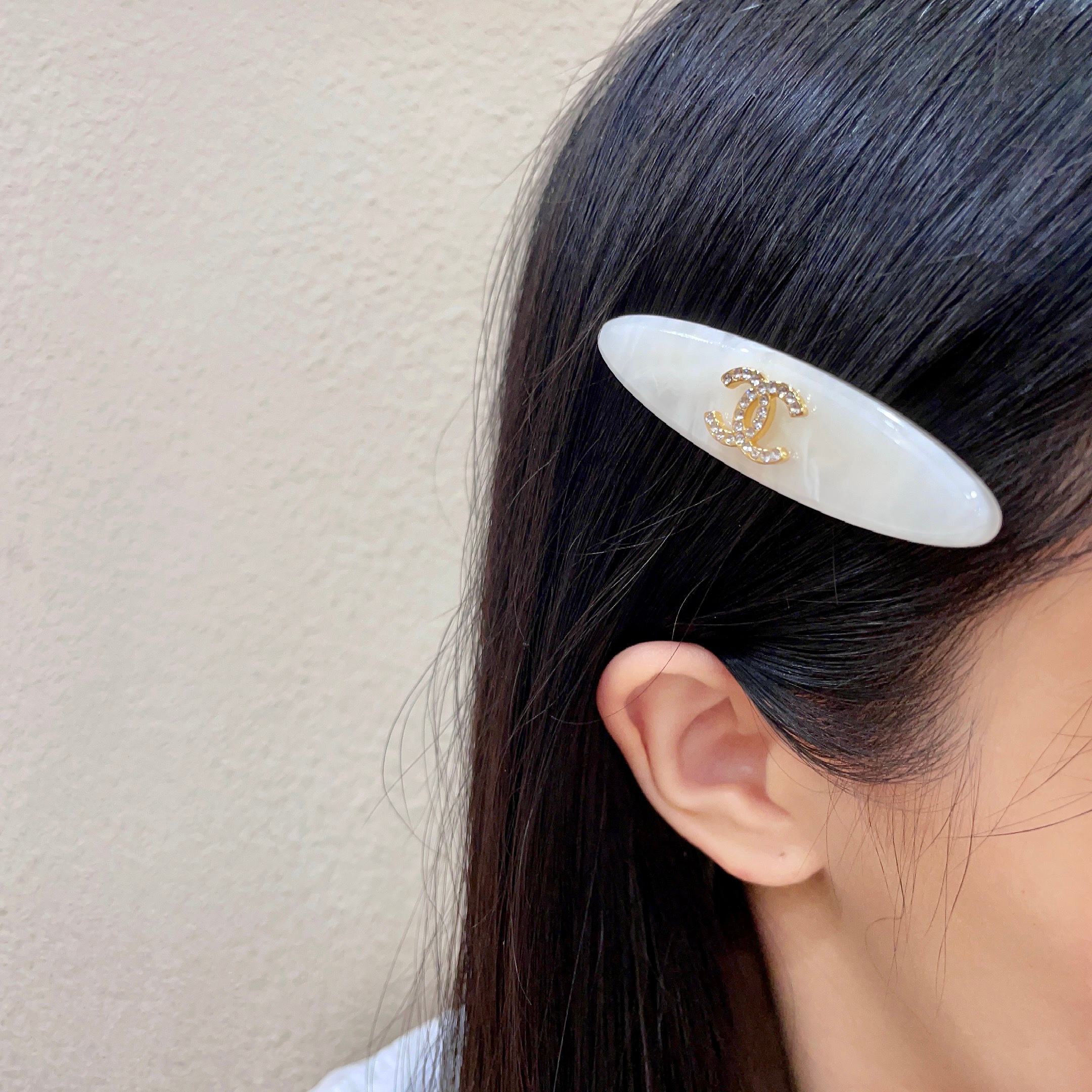 シャネル クラシックロゴ ヘアクリップ ホワイト 詳細画像 2