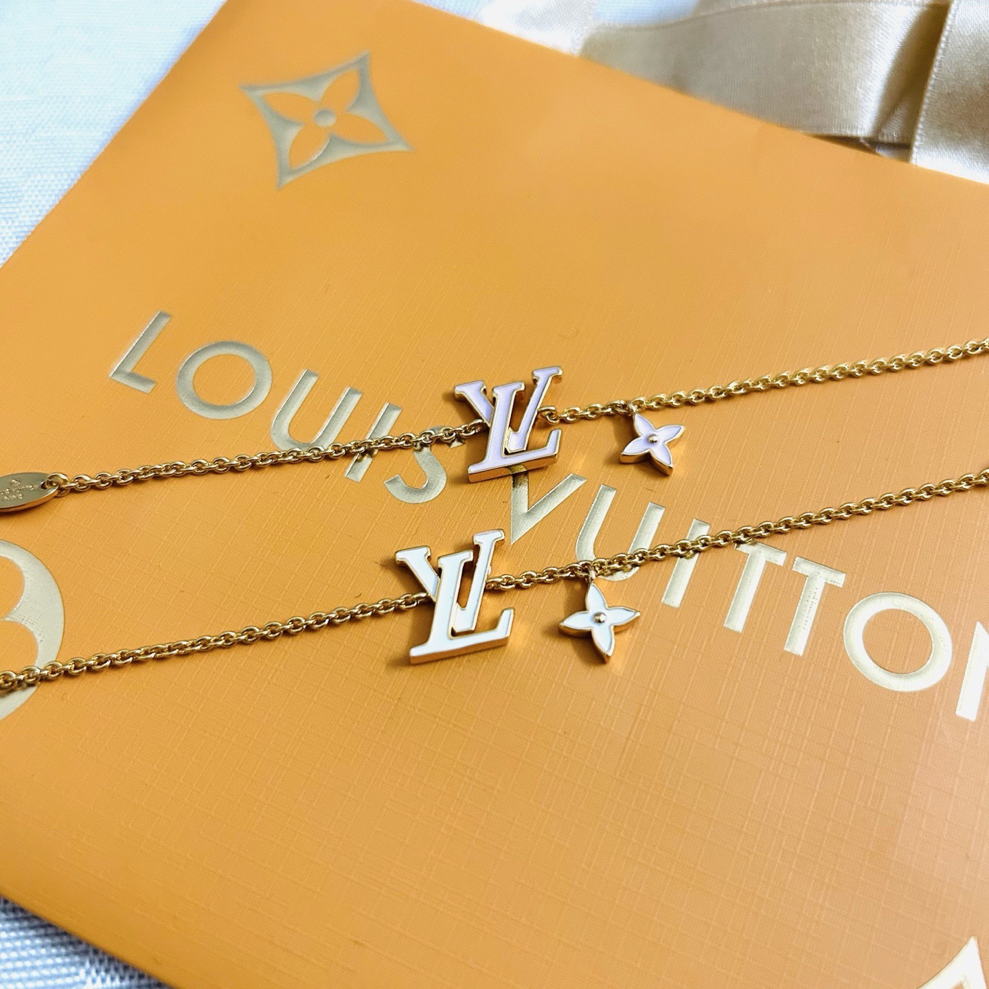 ルイ・ヴィトン LV モノグラムフラワー チャームブレスレット ゴールド 詳細画像 1