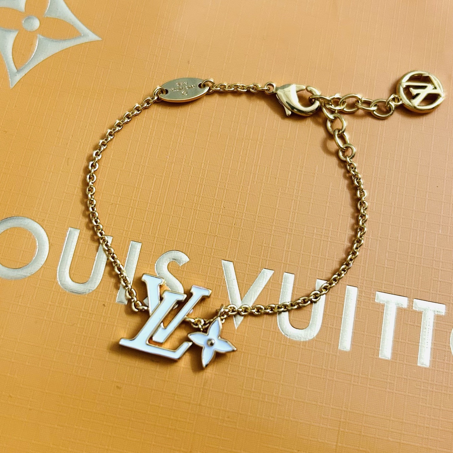 ルイ・ヴィトン LV モノグラムフラワー チャームブレスレット ゴールド 詳細画像 2