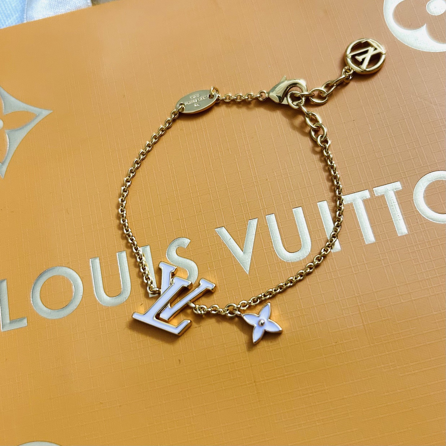 ルイ・ヴィトン LV モノグラムフラワー チャームブレスレット ゴールド 詳細画像 3