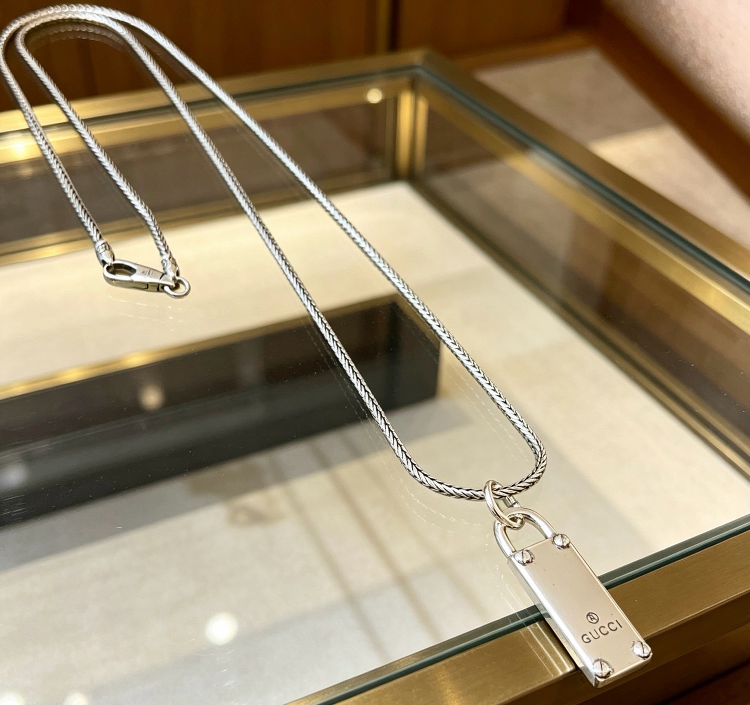 グッチ アンガーフォレスト エイジド加工 プレートペンダント チェーンネックレス シルバー 詳細画像 1