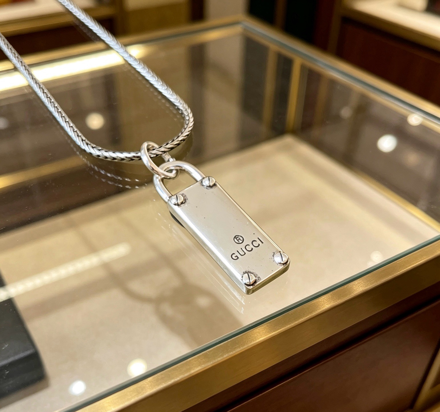 グッチ アンガーフォレスト エイジド加工 プレートペンダント チェーンネックレス シルバー 詳細画像 2