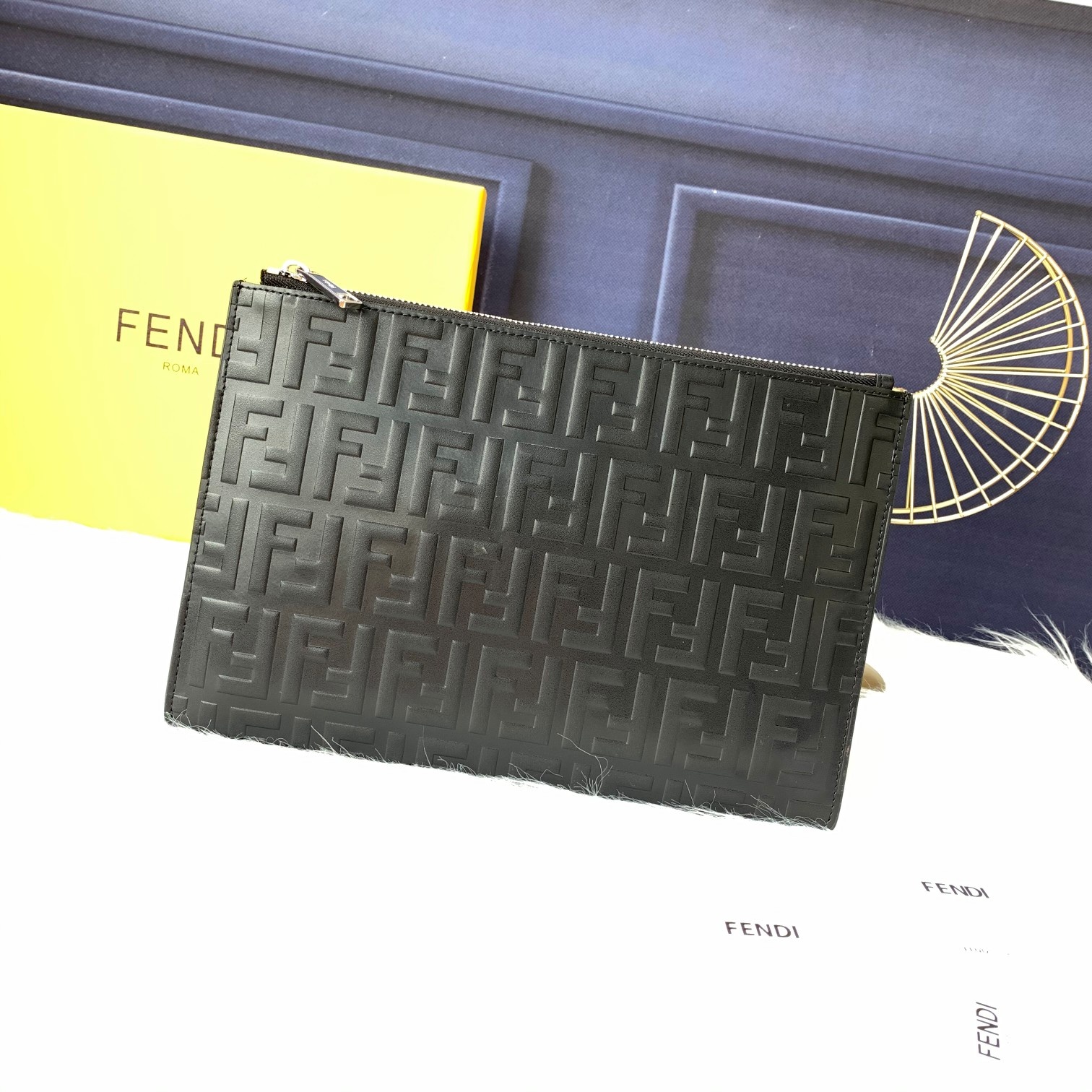 フェンディ F is Fendi ラージ スリム クラッチバッグ ブラック 詳細画像 1