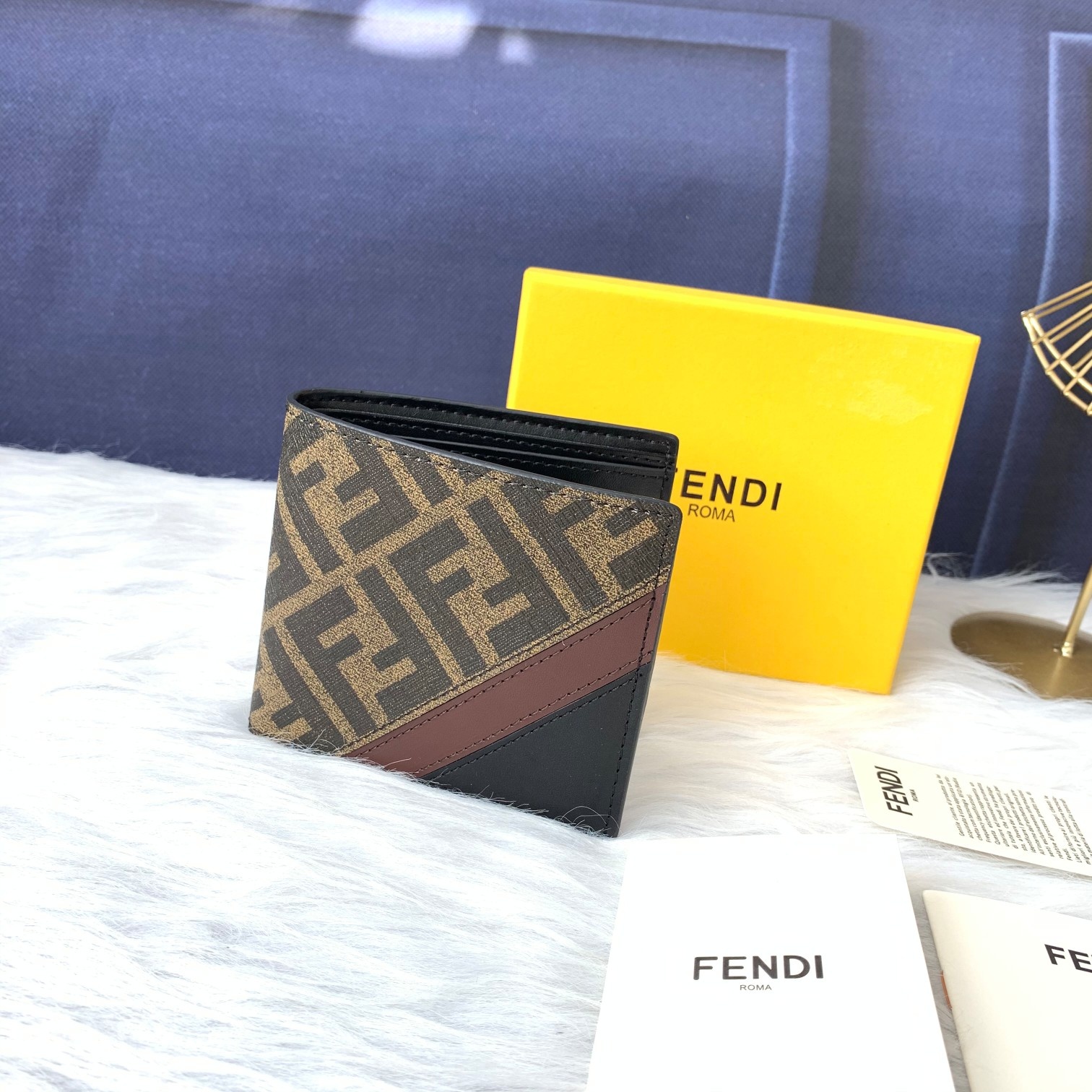 フェンディ FFパターン 二つ折り財布 ブラウン 詳細画像 1