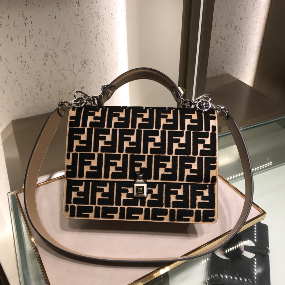 フェンディ フラップハンドバッグ 2WAY ショルダーストラップ FFパターン ブラウン ブラック 詳細画像 1