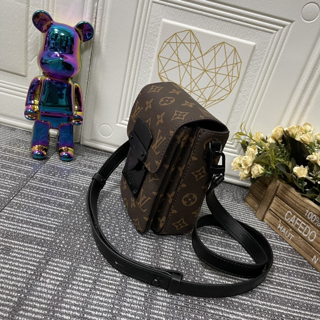 ルイ・ヴィトン S-Lock Vertical Wearable ウォレット モノグラム・マカサー 詳細画像 2
