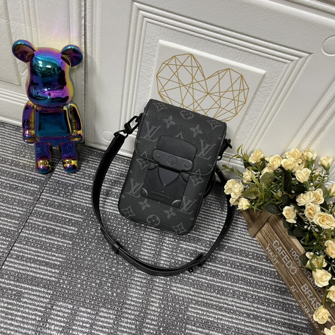 ルイ・ヴィトン S-Lock Vertical Wearable ウォレット モノグラム・マカサー キャンバス ブラック 詳細画像 1
