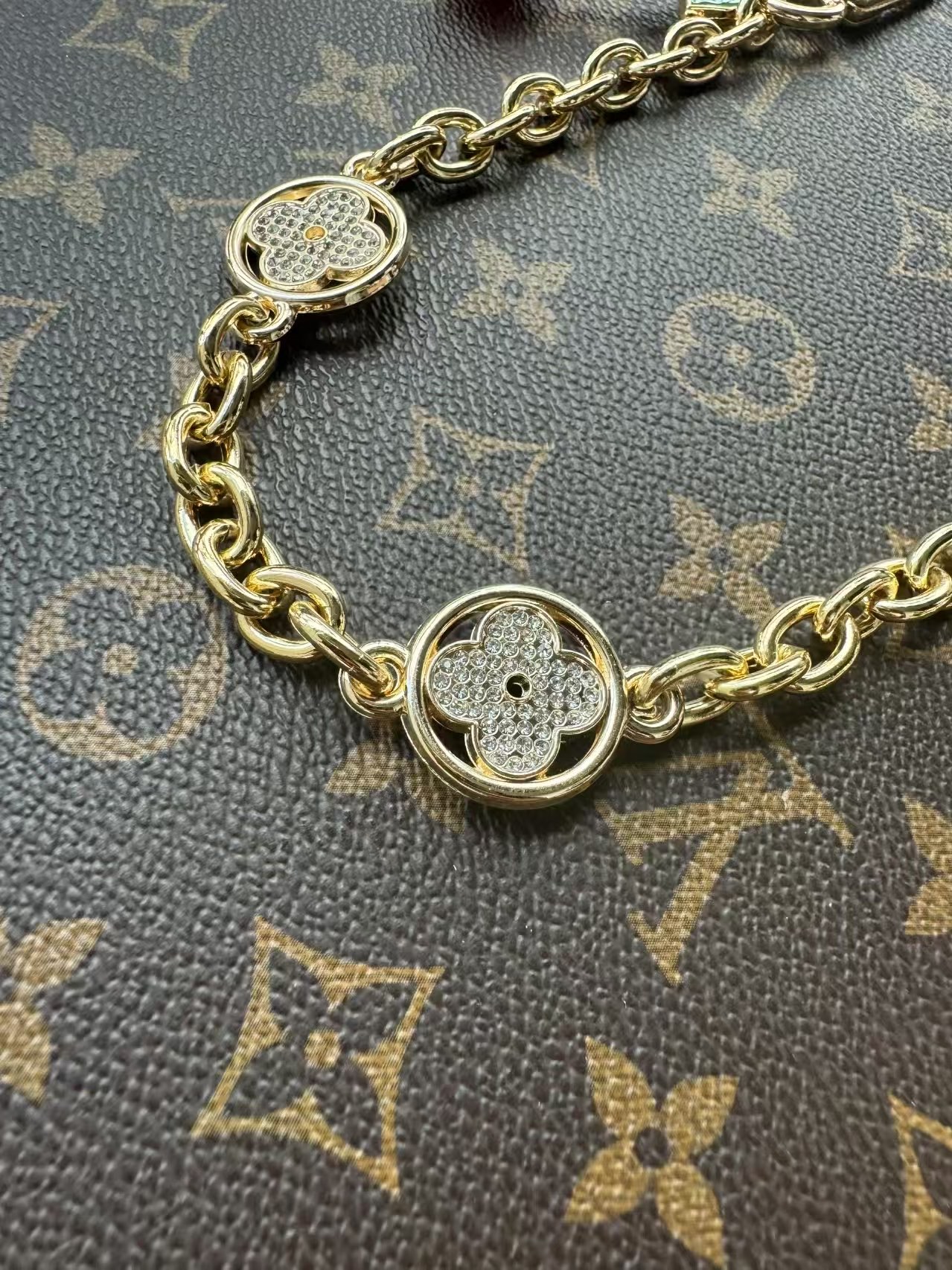 ルイ・ヴィトン LV x TM Cerise チェーン バッグチャーム ゴールド 詳細画像 3